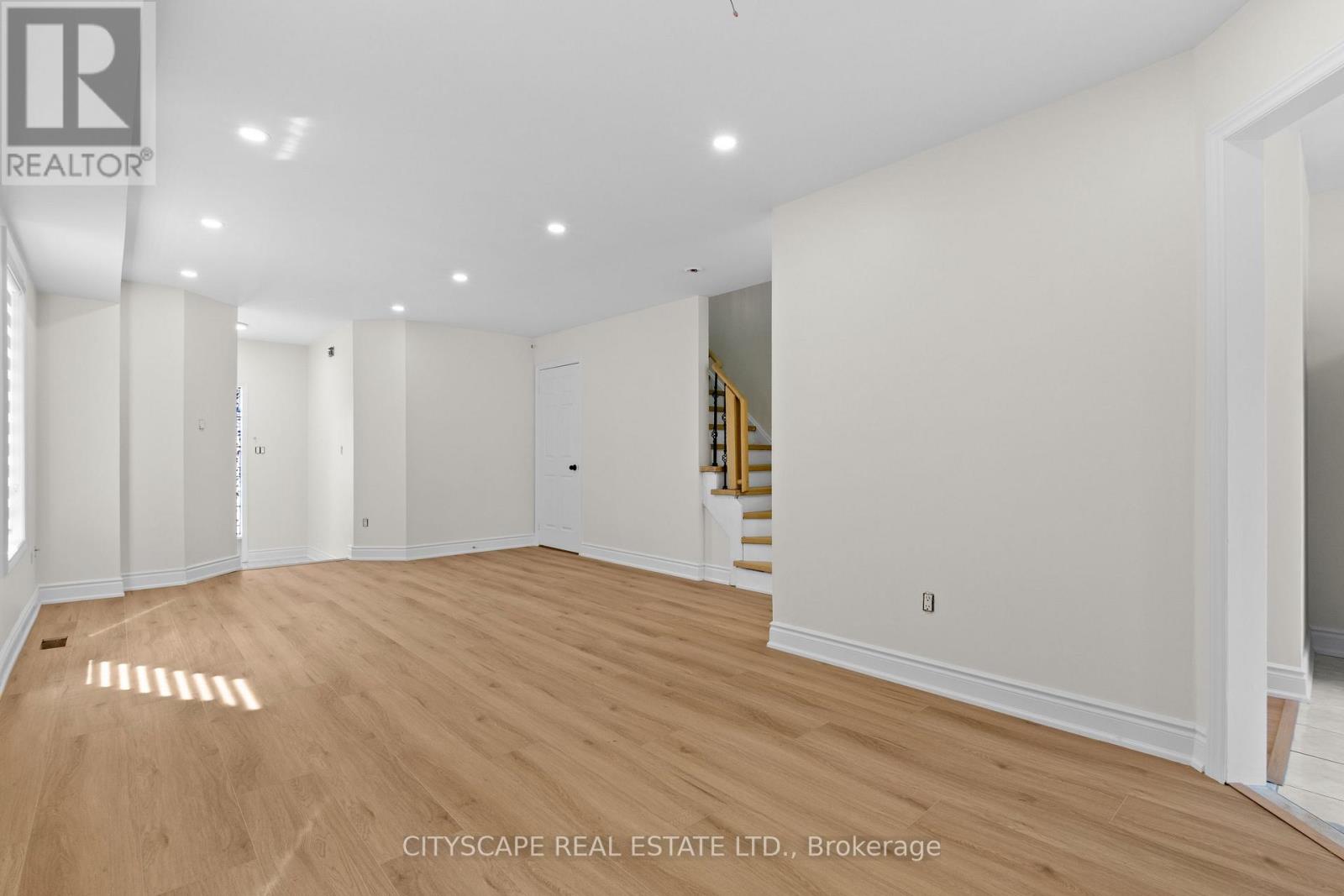 3409 Mcdowell Drive, Mississauga, Ontario  L5M 6R7 - Photo 8 - W13410794