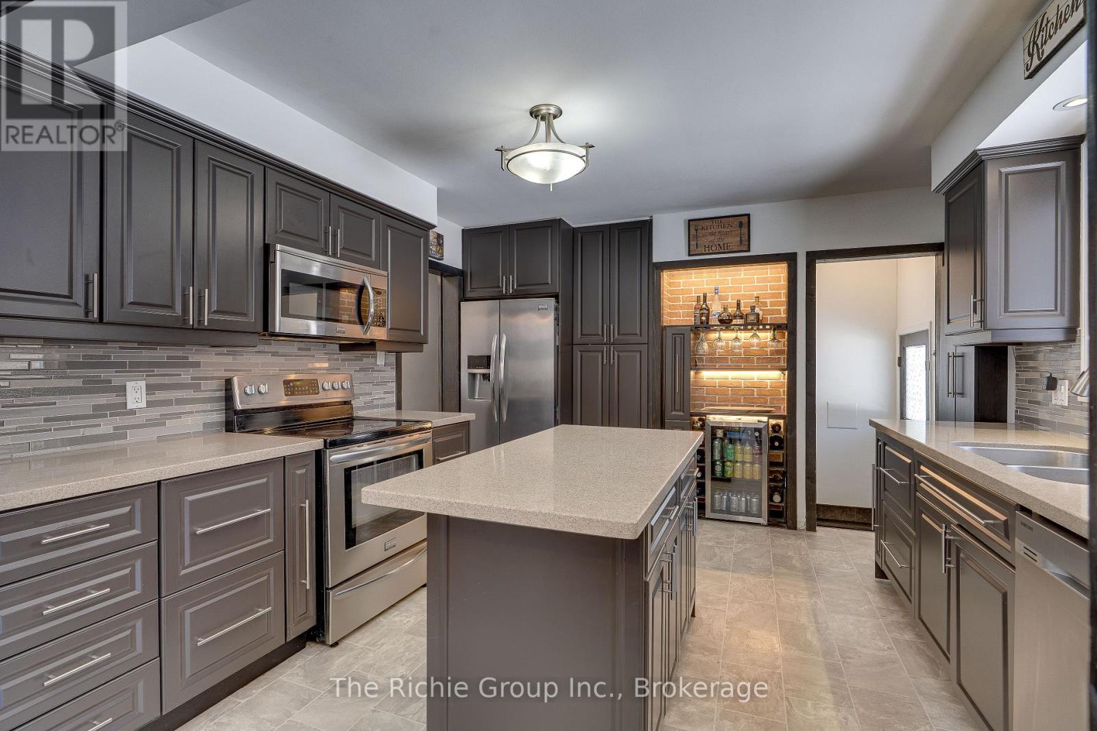 17 Travelled Road, Caledon, Ontario  L7K 1B7 - Photo 4 - W13410836