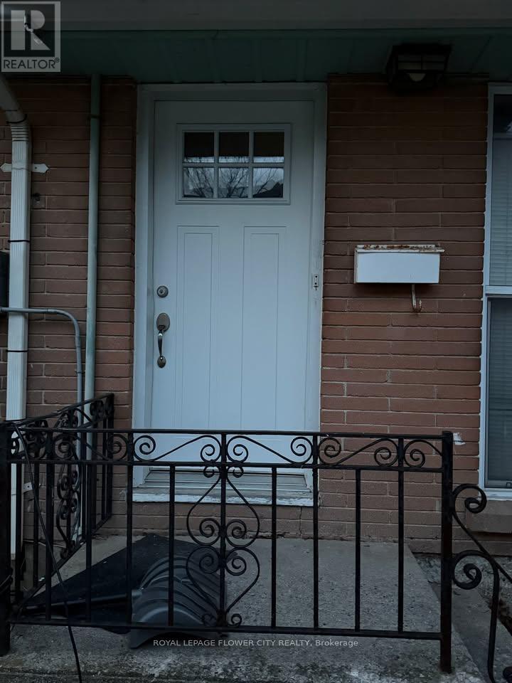 Upper Floor - 30 Woodward Avenue, London North, Ontario  N6H 2G7 - Photo 2 - X13228892