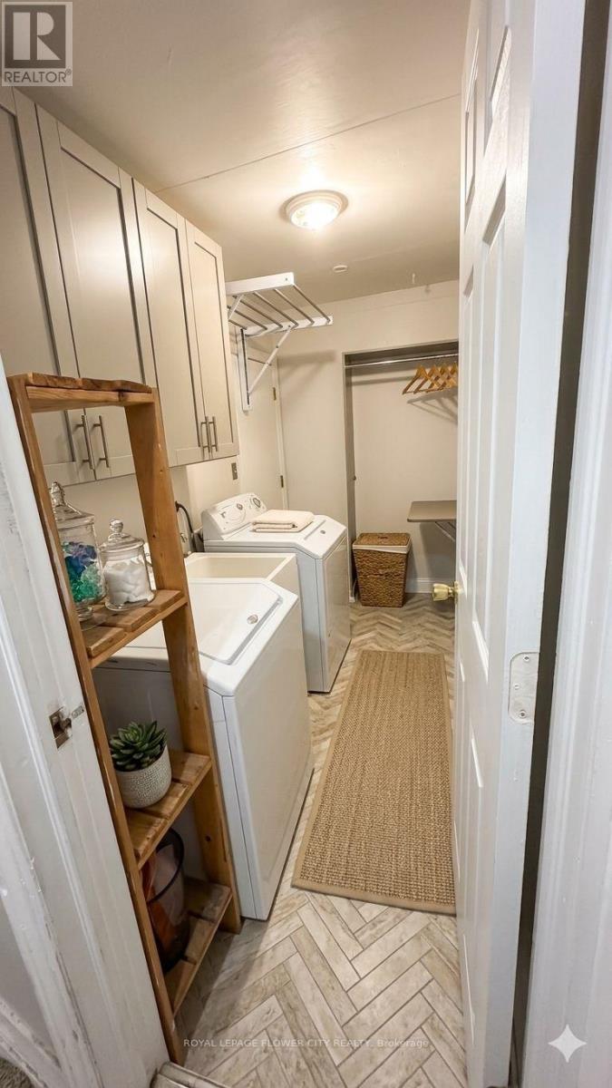Upper Floor - 30 Woodward Avenue, London North, Ontario  N6H 2G7 - Photo 12 - X13228892