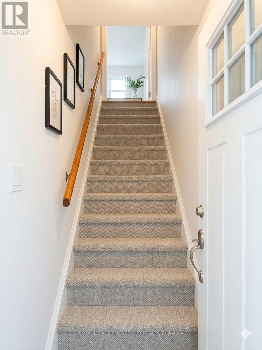 Upper Floor - 30 Woodward Avenue, London North, Ontario  N6H 2G7 - Photo 3 - X13228892