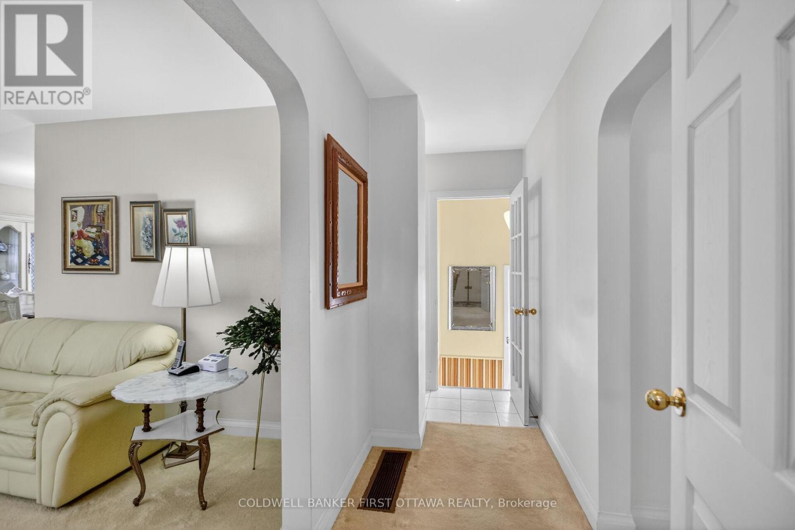1533 Mimosa Avenue, Ottawa, Ontario K1G 0W2 - Photo 2 - X13410846