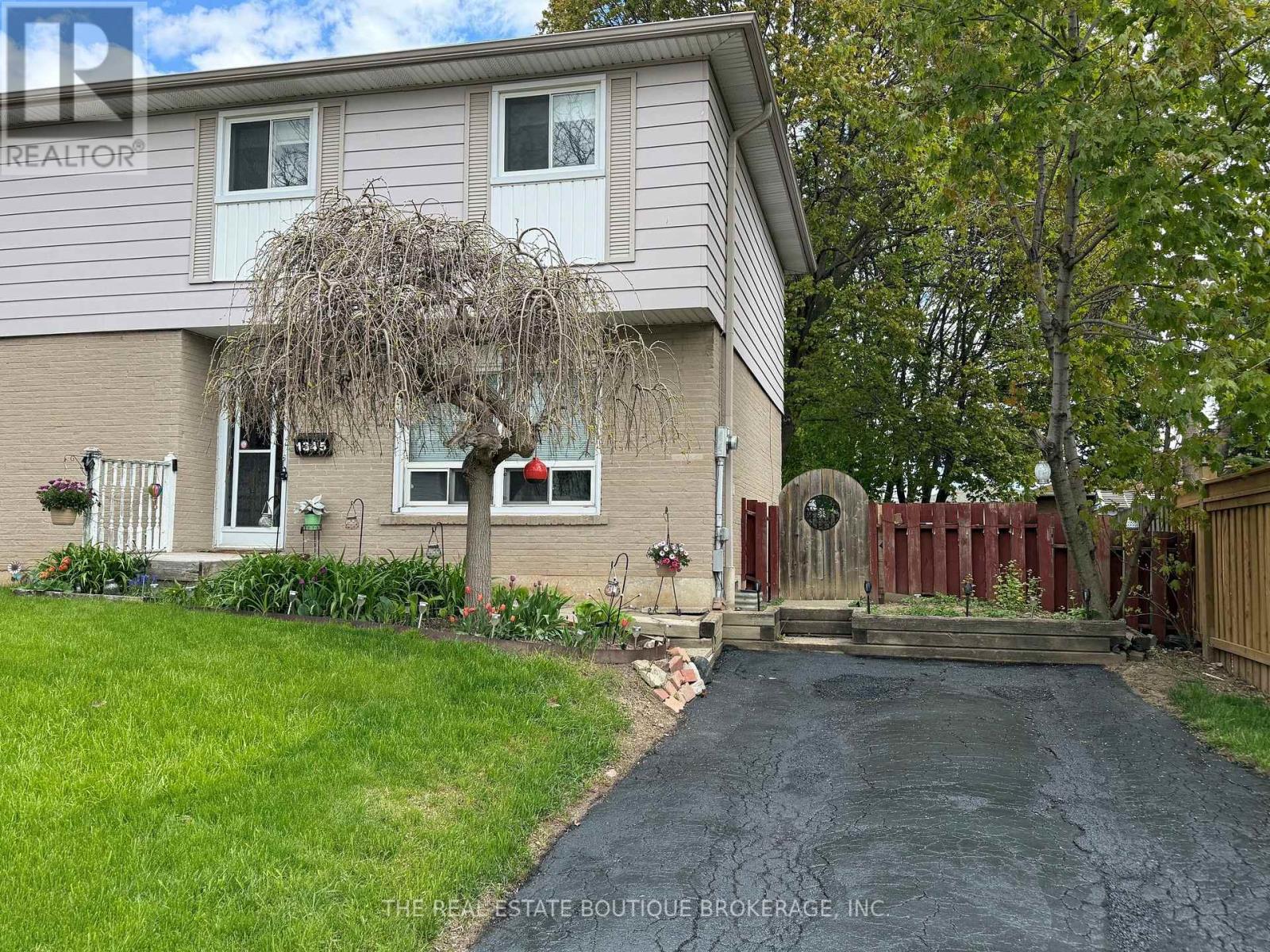 1345 Colonsay Drive, Burlington, Ontario  L7P 2T6 - Photo 2 - W12979206