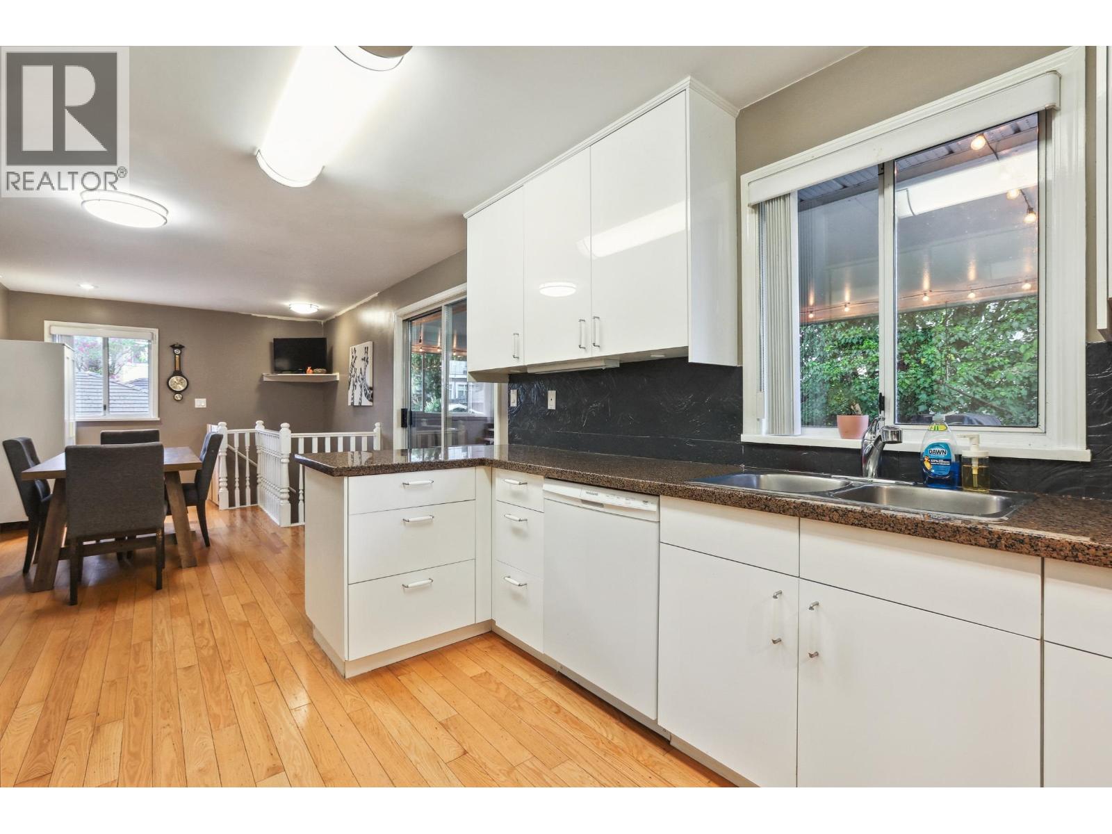 3778 Nithsdale Street, Burnaby, British Columbia  V5G 1P3 - Photo 7 - R3099494