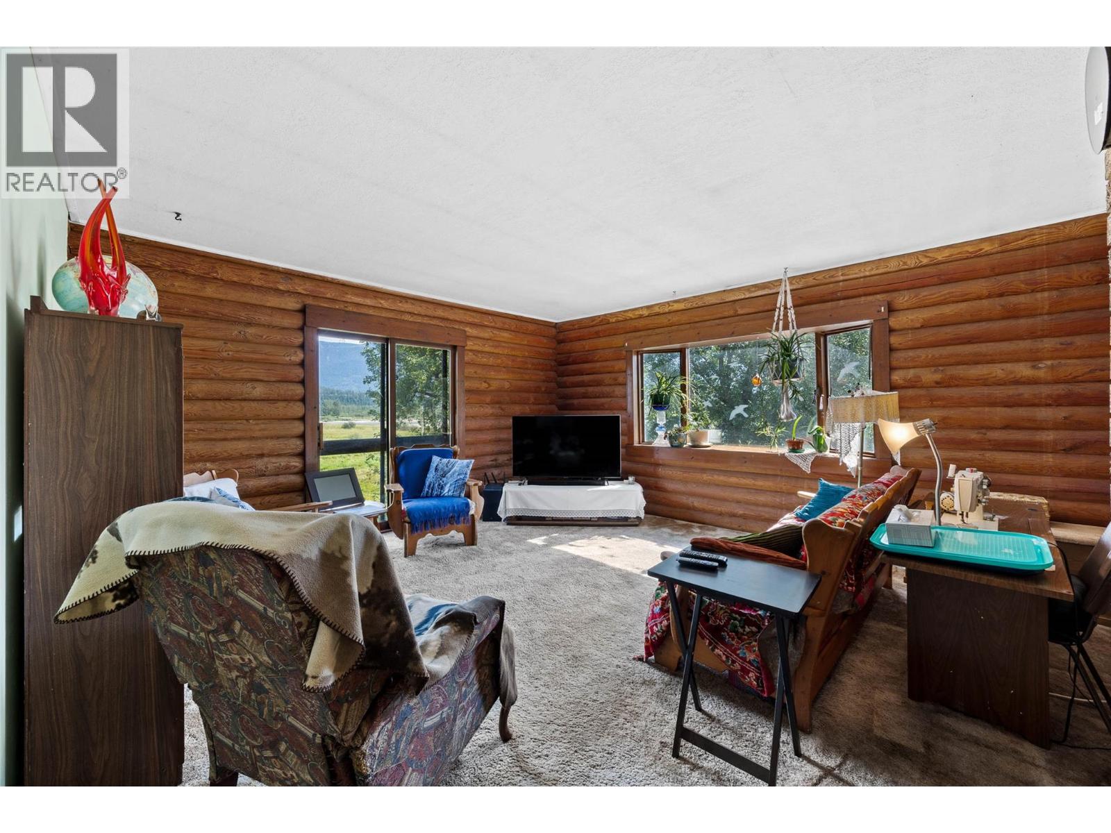 8572 Yellowhead Highway S, Little Fort, British Columbia  V0E 2C0 - Photo 4 - 10390133