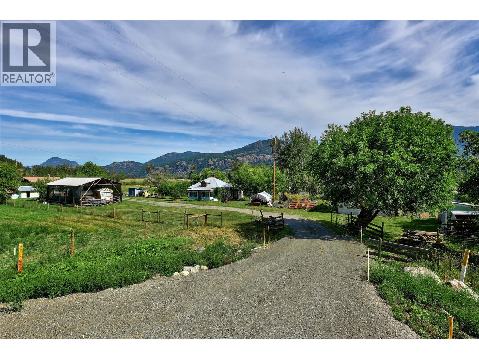 8572 Yellowhead Highway S, Little Fort, British Columbia  V0E 2C0 - Photo 38 - 10390133
