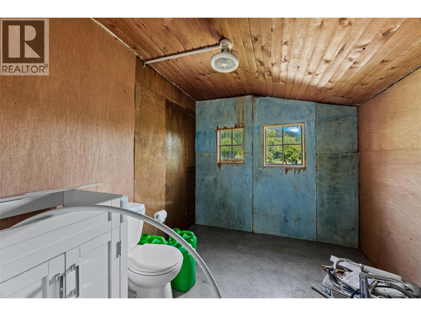 8572 Yellowhead Highway S, Little Fort, British Columbia  V0E 2C0 - Photo 34 - 10390133