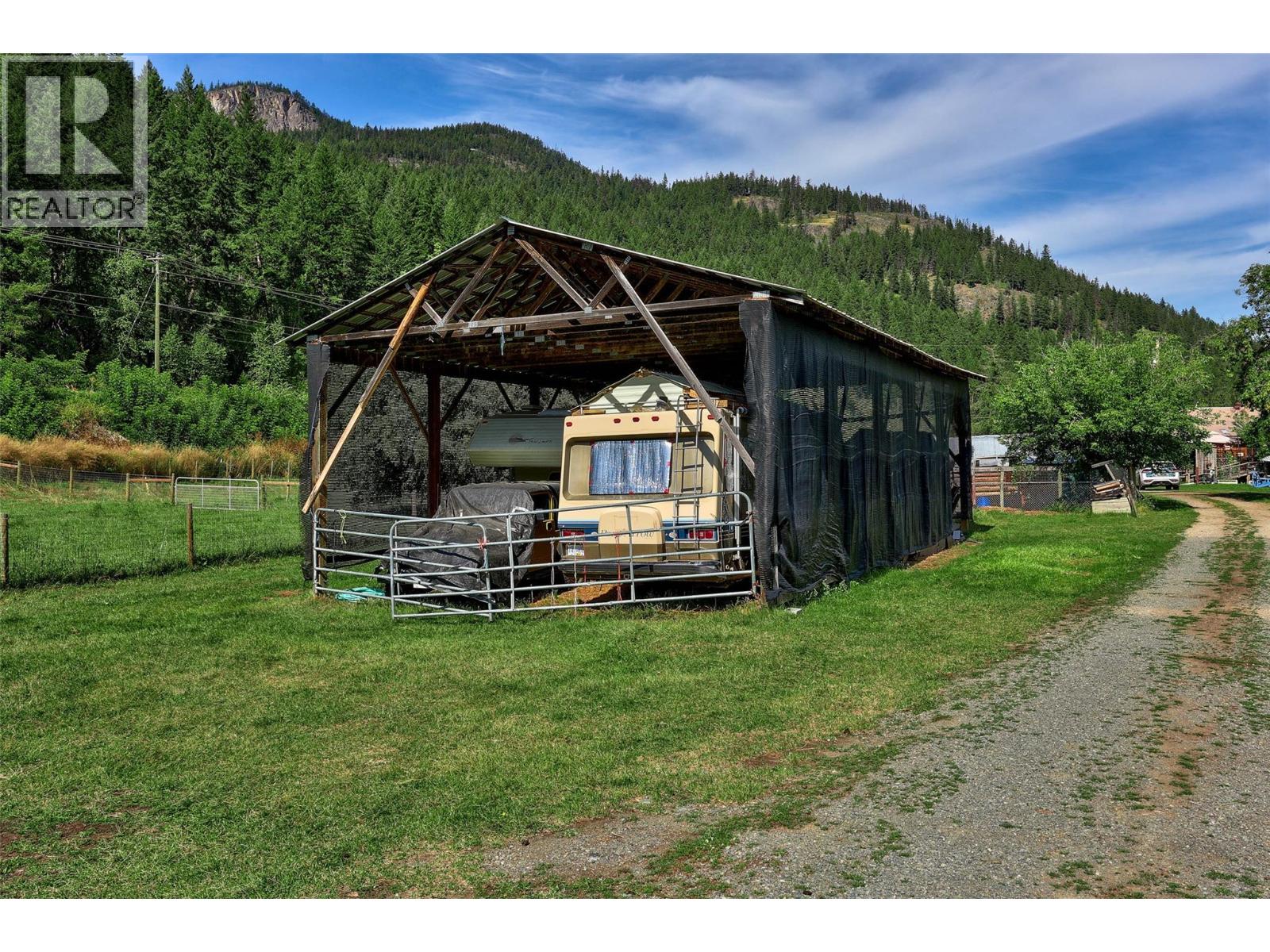 8572 Yellowhead Highway S, Little Fort, British Columbia  V0E 2C0 - Photo 40 - 10390133