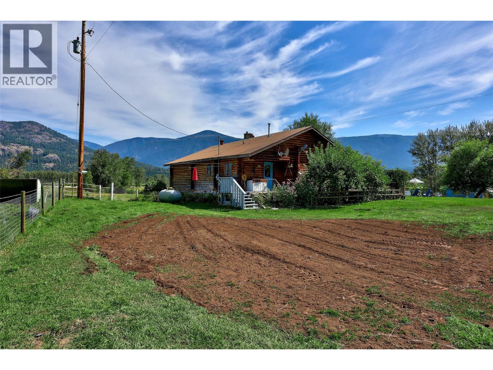 8572 Yellowhead Highway S, Little Fort, British Columbia  V0E 2C0 - Photo 46 - 10390133
