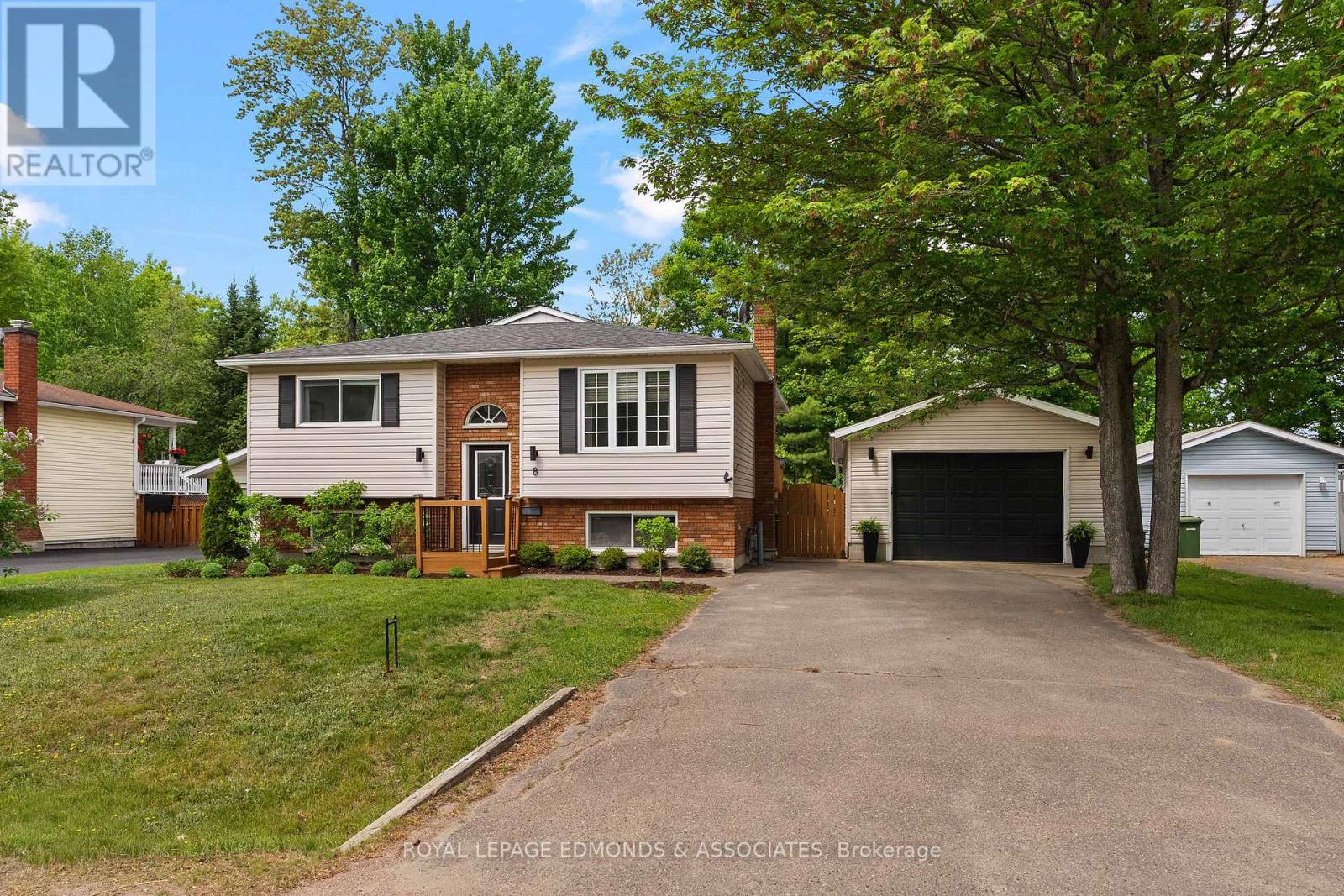 8 Jan Drive, Petawawa, Ontario  K8H 3M5 - Photo 3 - X13410932