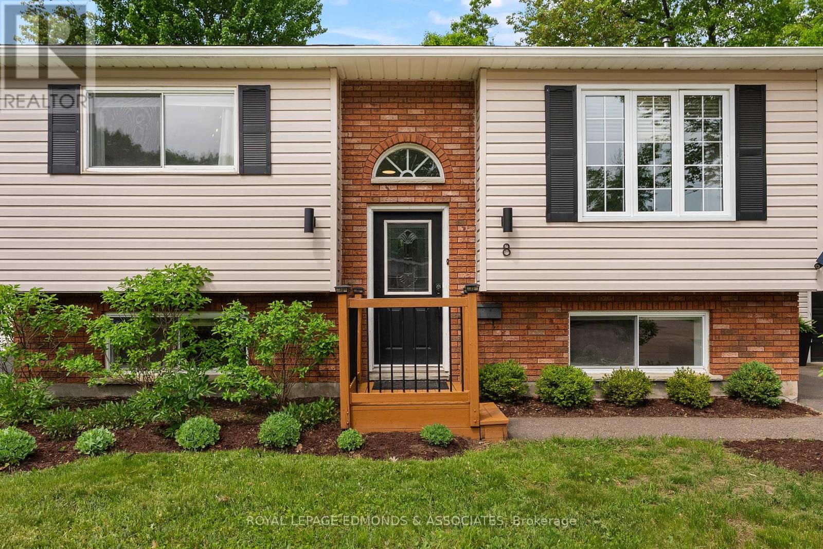 8 Jan Drive, Petawawa, Ontario  K8H 3M5 - Photo 4 - X13410932