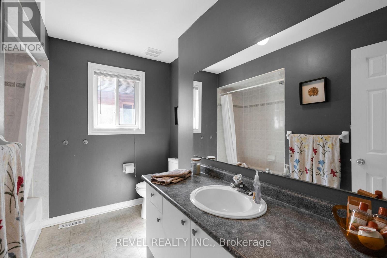 28 Dunnett Drive, Barrie, Ontario  L4N 0J7 - Photo 14 - S13038008