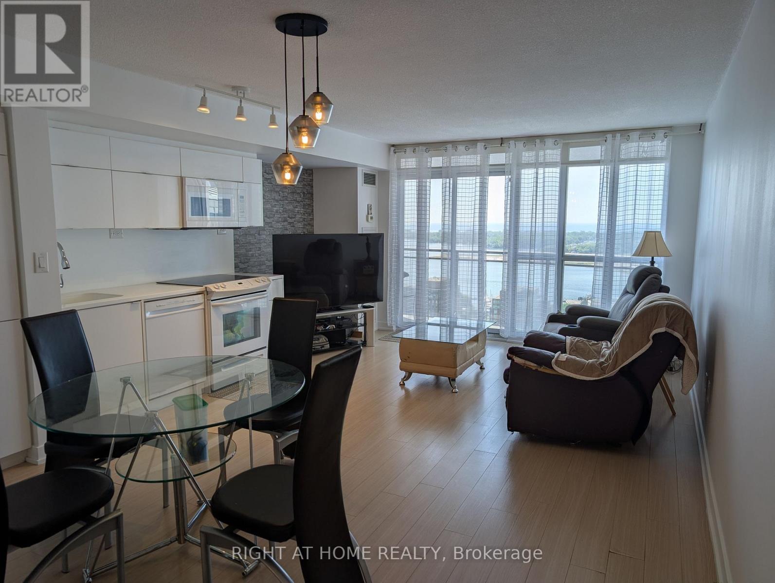 2908 - 21 Iceboat Terrace, Toronto, Ontario  M5V 4A9 - Photo 4 - C13410946