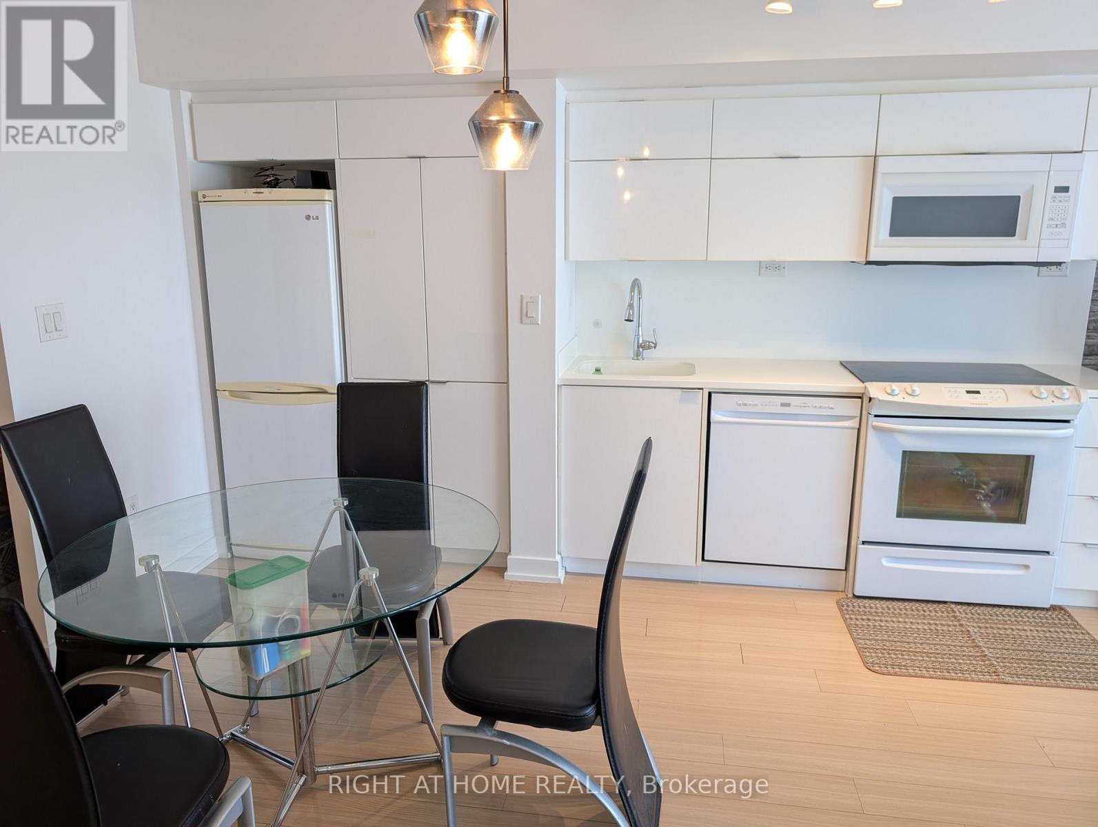2908 - 21 Iceboat Terrace, Toronto, Ontario  M5V 4A9 - Photo 6 - C13410946