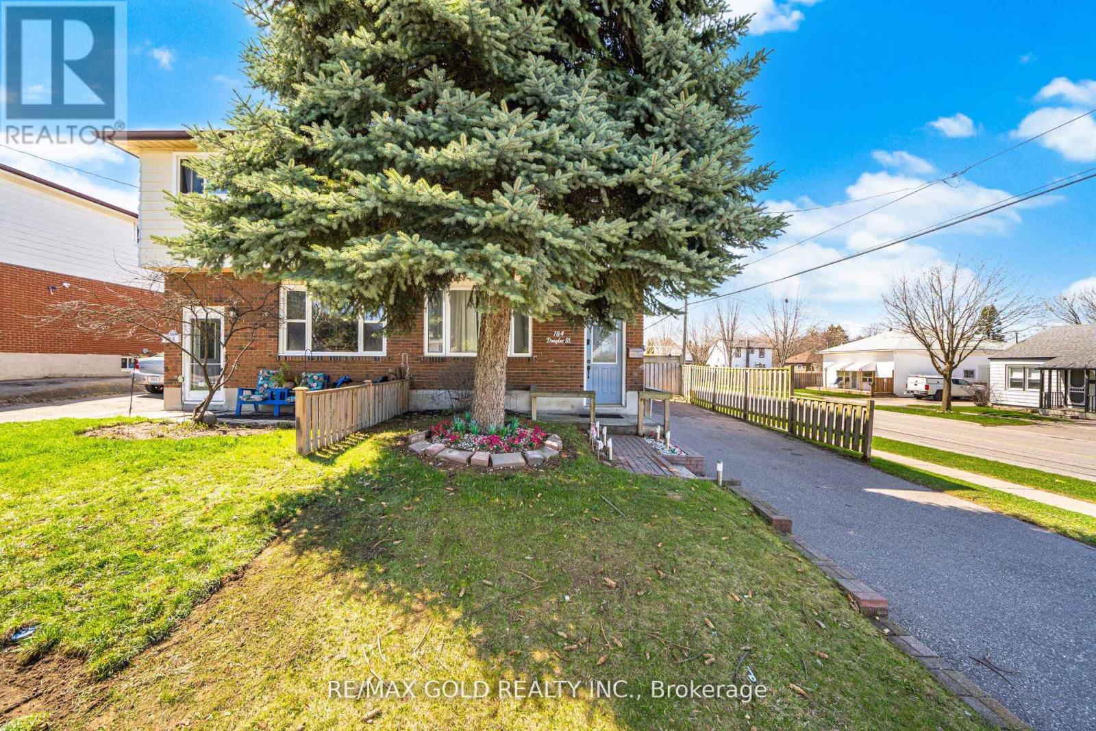 784 Douglas Street, Oshawa, Ontario  L1H 5C9 - Photo 2 - E13410916