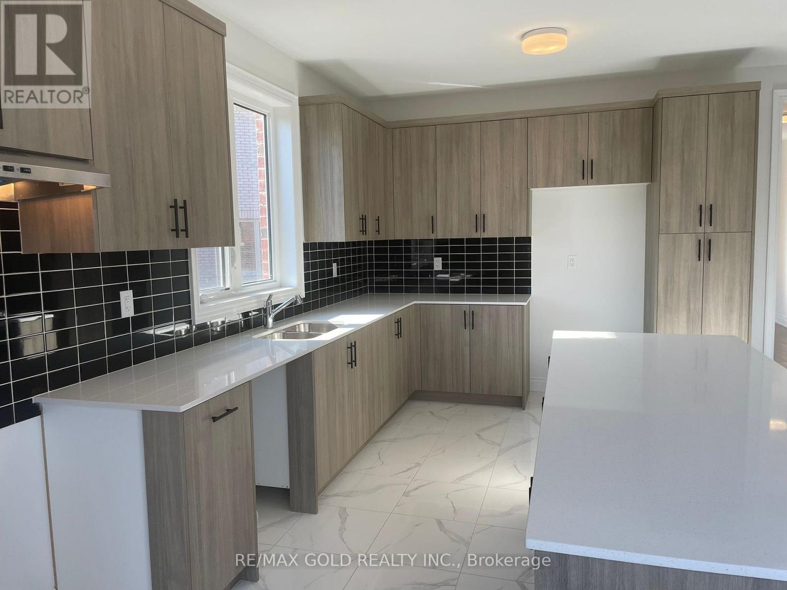 31 Dolomite Drive, Brampton, Ontario  L6P 4R6 - Photo 9 - W13299914