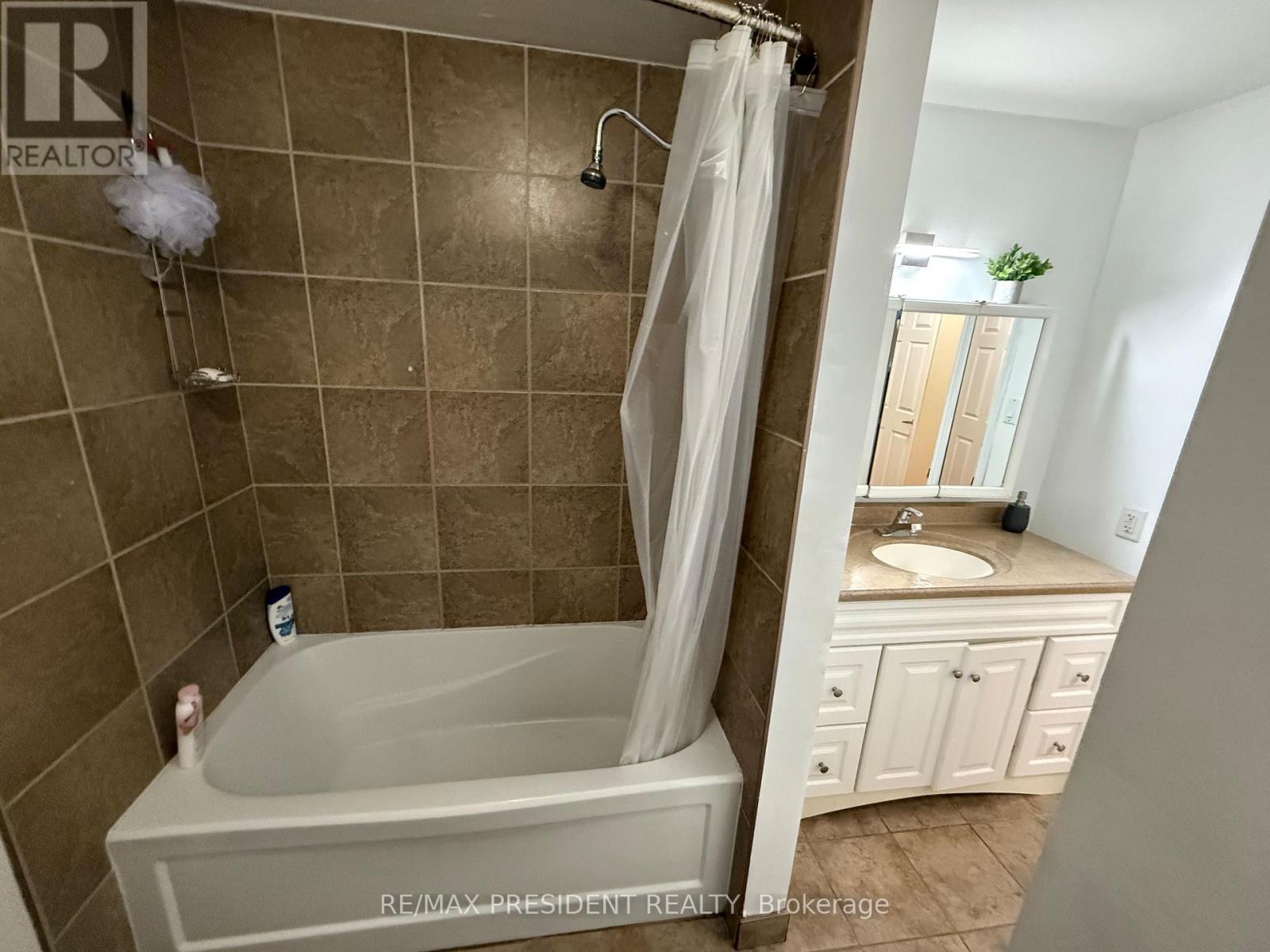 84 Primerose Crescent, Brampton, Ontario  L6Z 1E3 - Photo 13 - W13410938