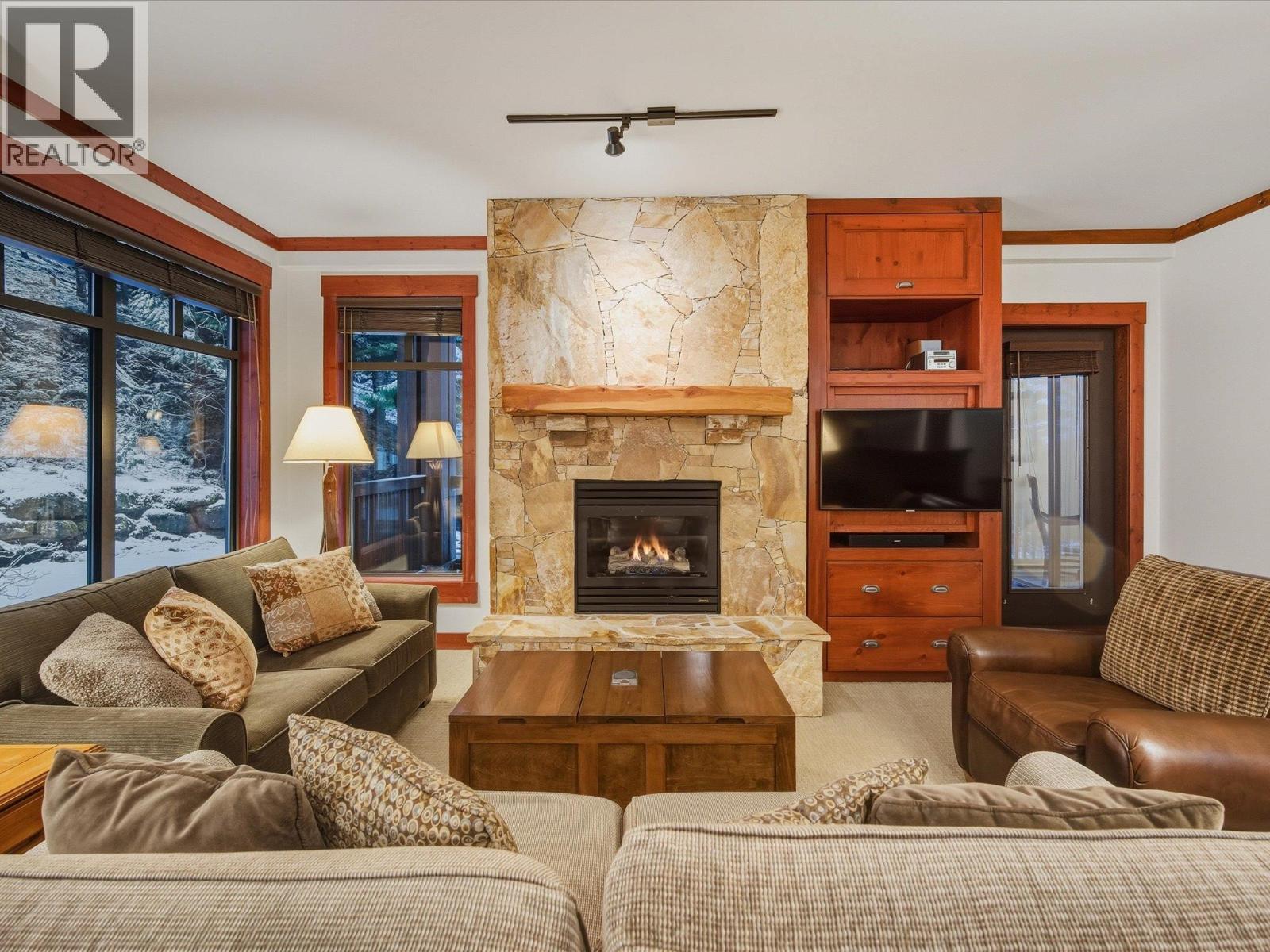 221 2202 GONDOLA WAY