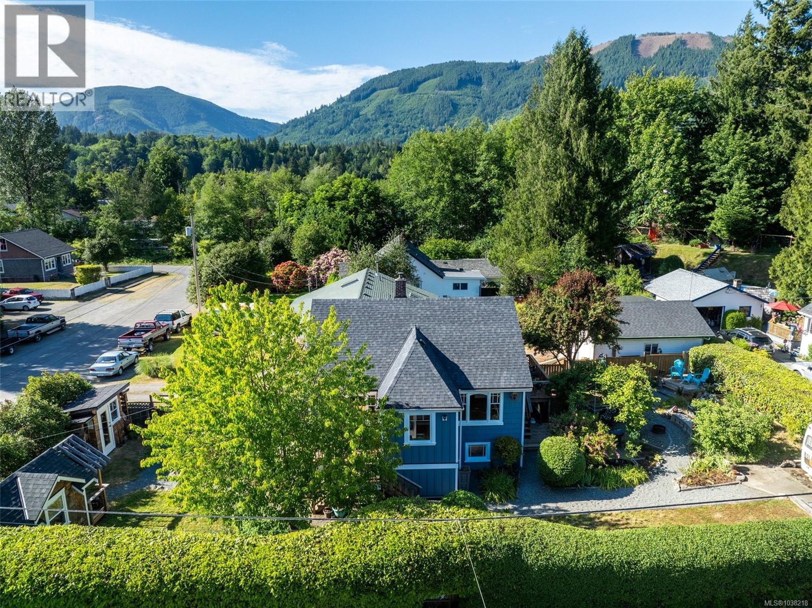 37 Cowichan Ave W, Lake Cowichan, British Columbia