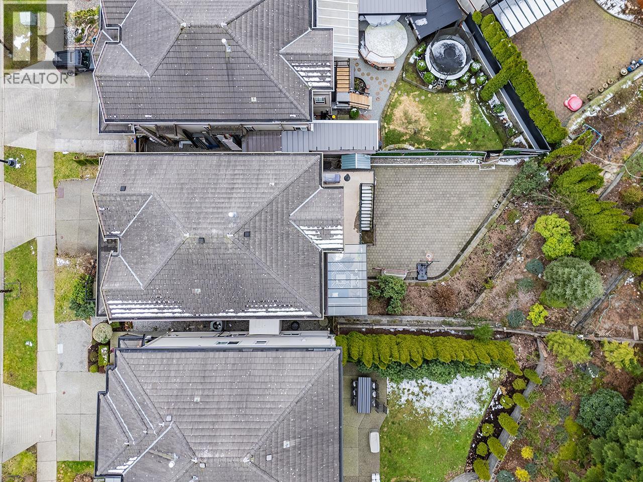 3376 Plateau Boulevard, Coquitlam, British Columbia  V3E 3R3 - Photo 2 - R3132813