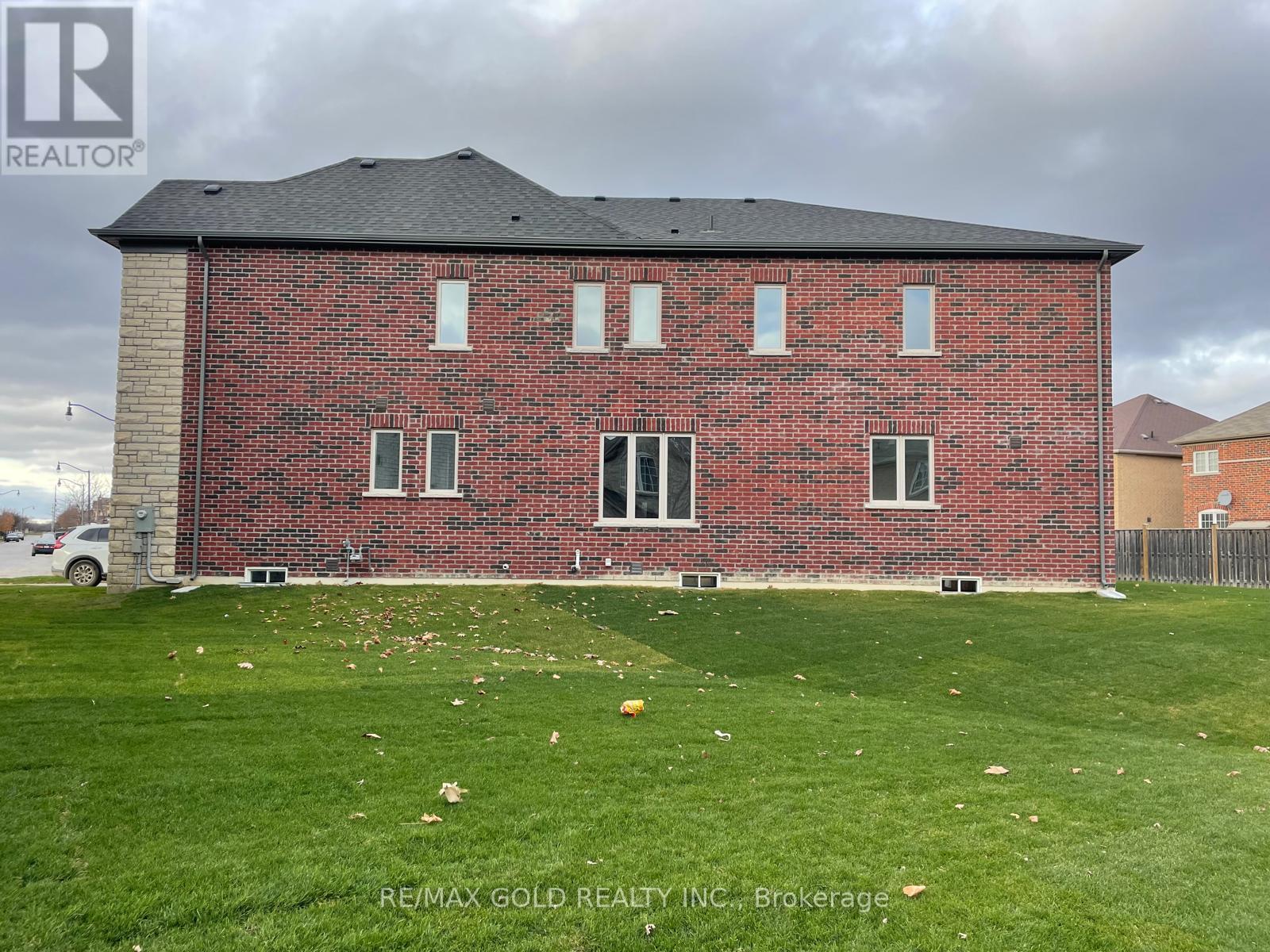 31 Dolomite Drive, Brampton, Ontario  L6P 4R6 - Photo 3 - W13411004