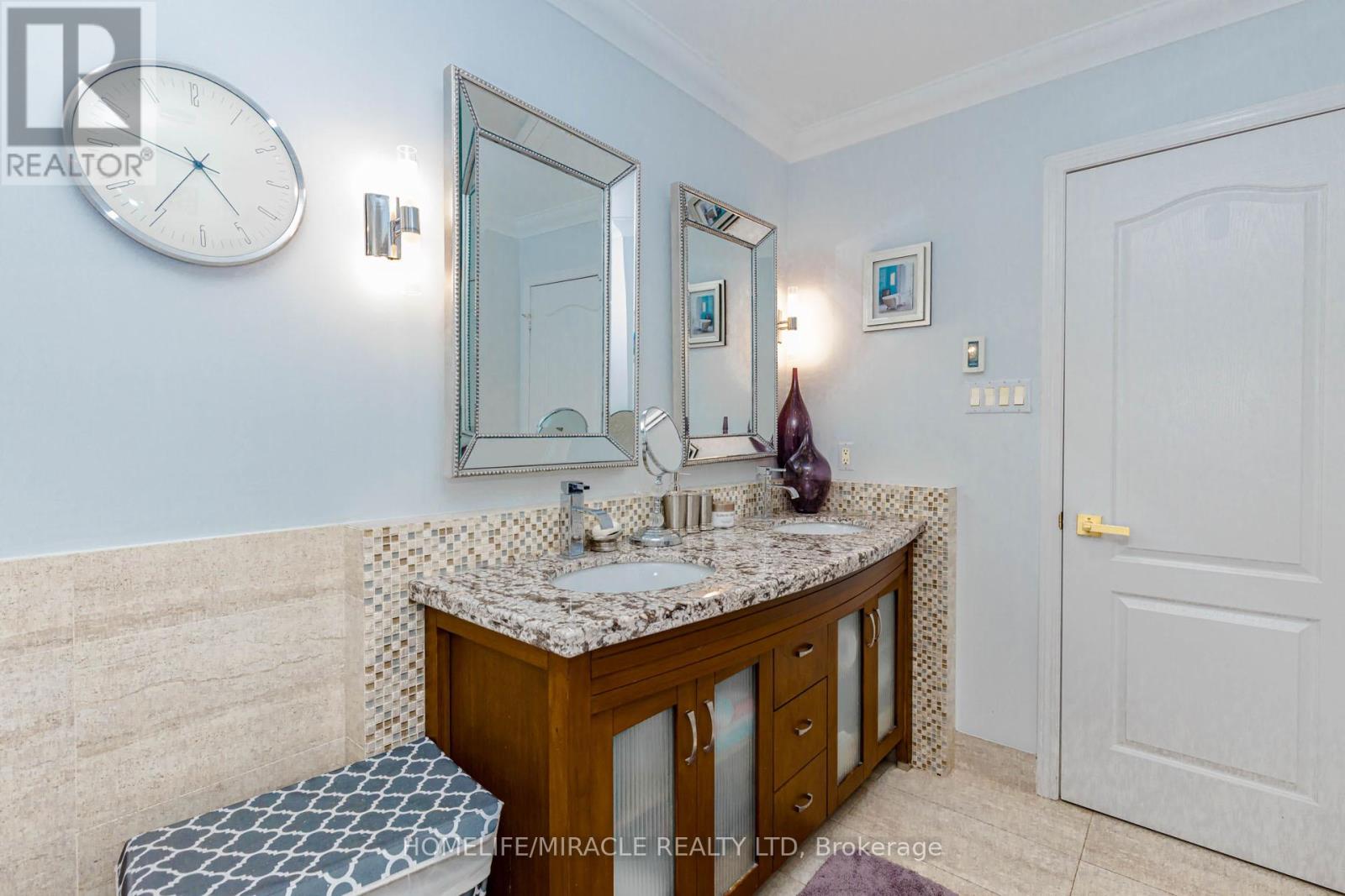 3339 Crompton Crescent, Mississauga, Ontario  L5B 4C7 - Photo 30 - W13411046