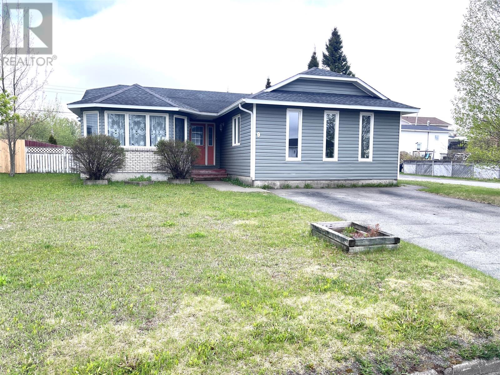 9 Aspen Heights, Grand Falls-Windsor, Newfoundland & Labrador  A2B 1G7 - Photo 2 - 1296467