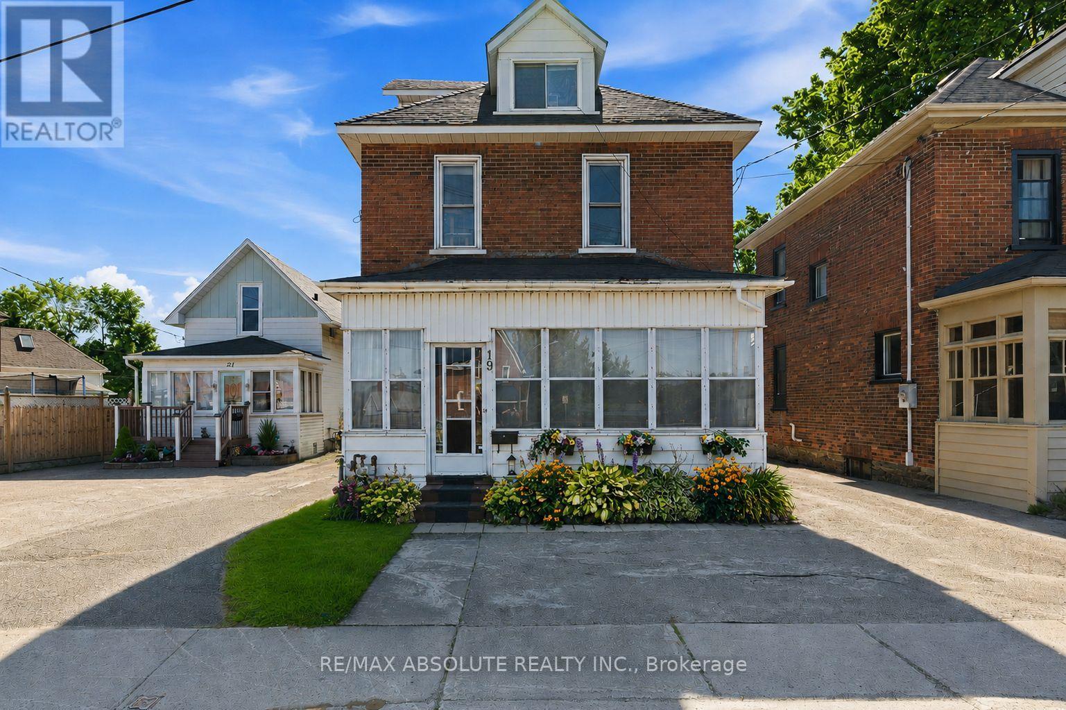 19 LEEDS STREET, Smiths Falls, Ontario