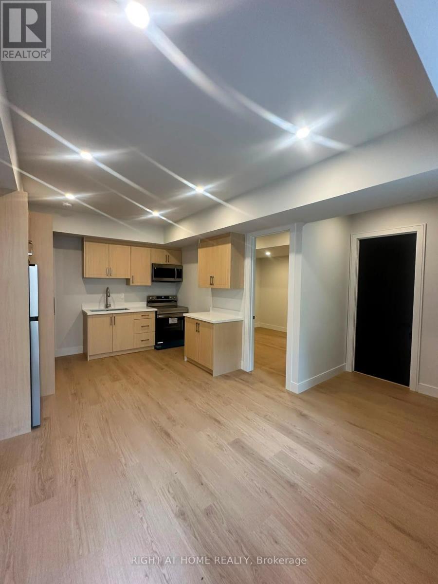 855 Tenth Street, Mississauga, Ontario  L5E 1S7 - Photo 1 - W13410668