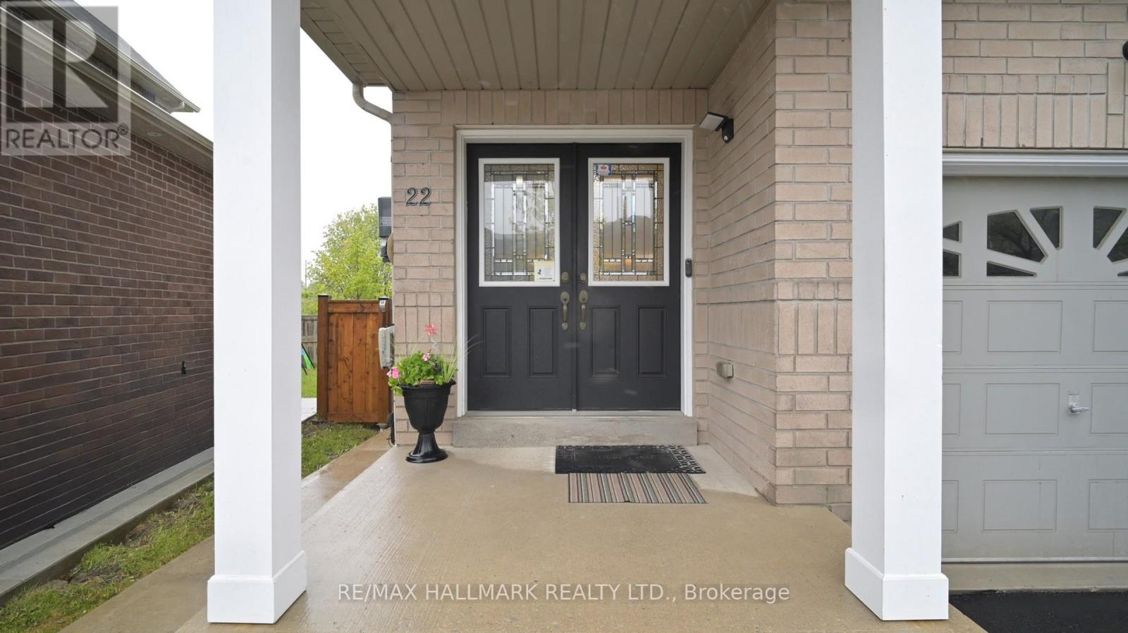 22 Bailey Place, Brampton, Ontario  L6Z 0C8 - Photo 2 - W13410782
