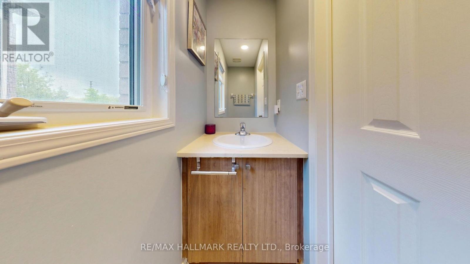 22 Bailey Place, Brampton, Ontario  L6Z 0C8 - Photo 13 - W13410782
