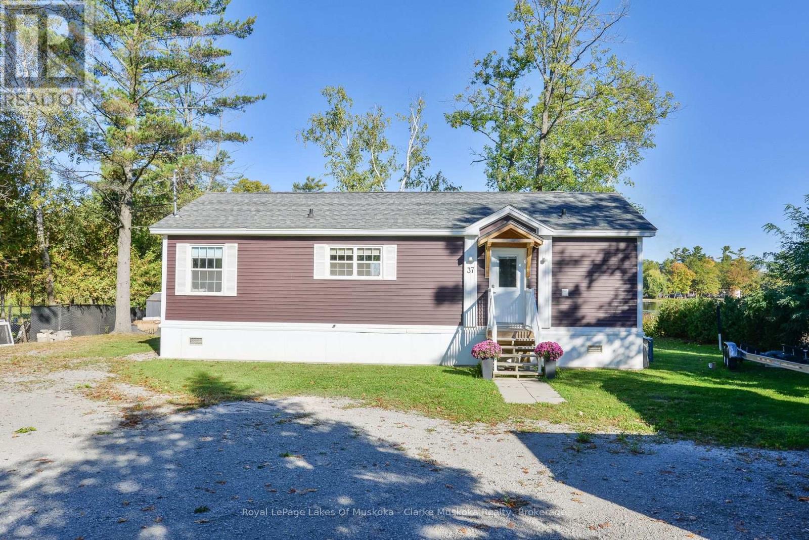 37 Mintens Lane, Georgian Bay (Baxter), Ontario  L0K 1S0 - Photo 3 - X13411136