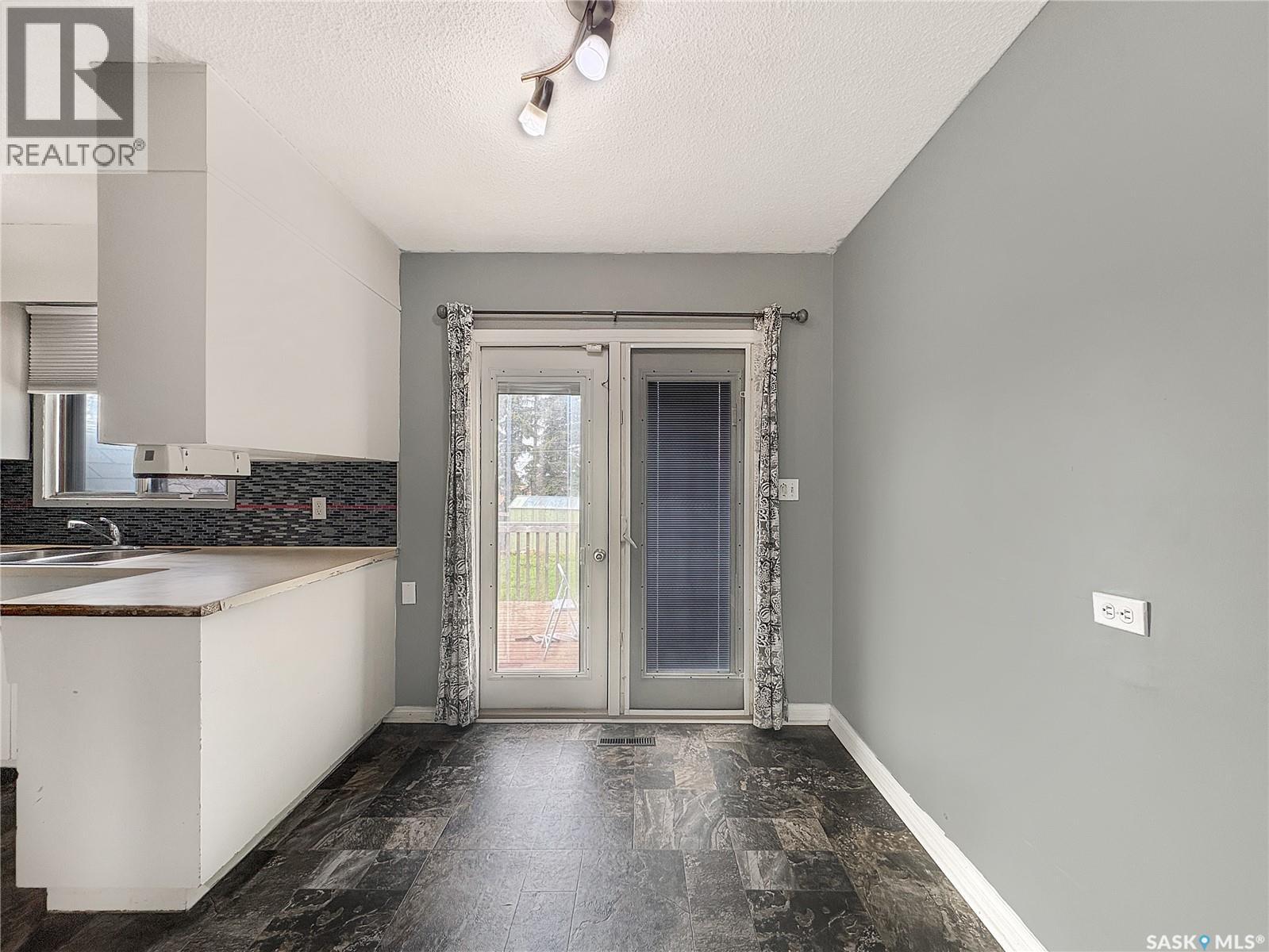 571 101st Street, North Battleford, Saskatchewan S9A 0Y5 - Photo 4 - SK038506
