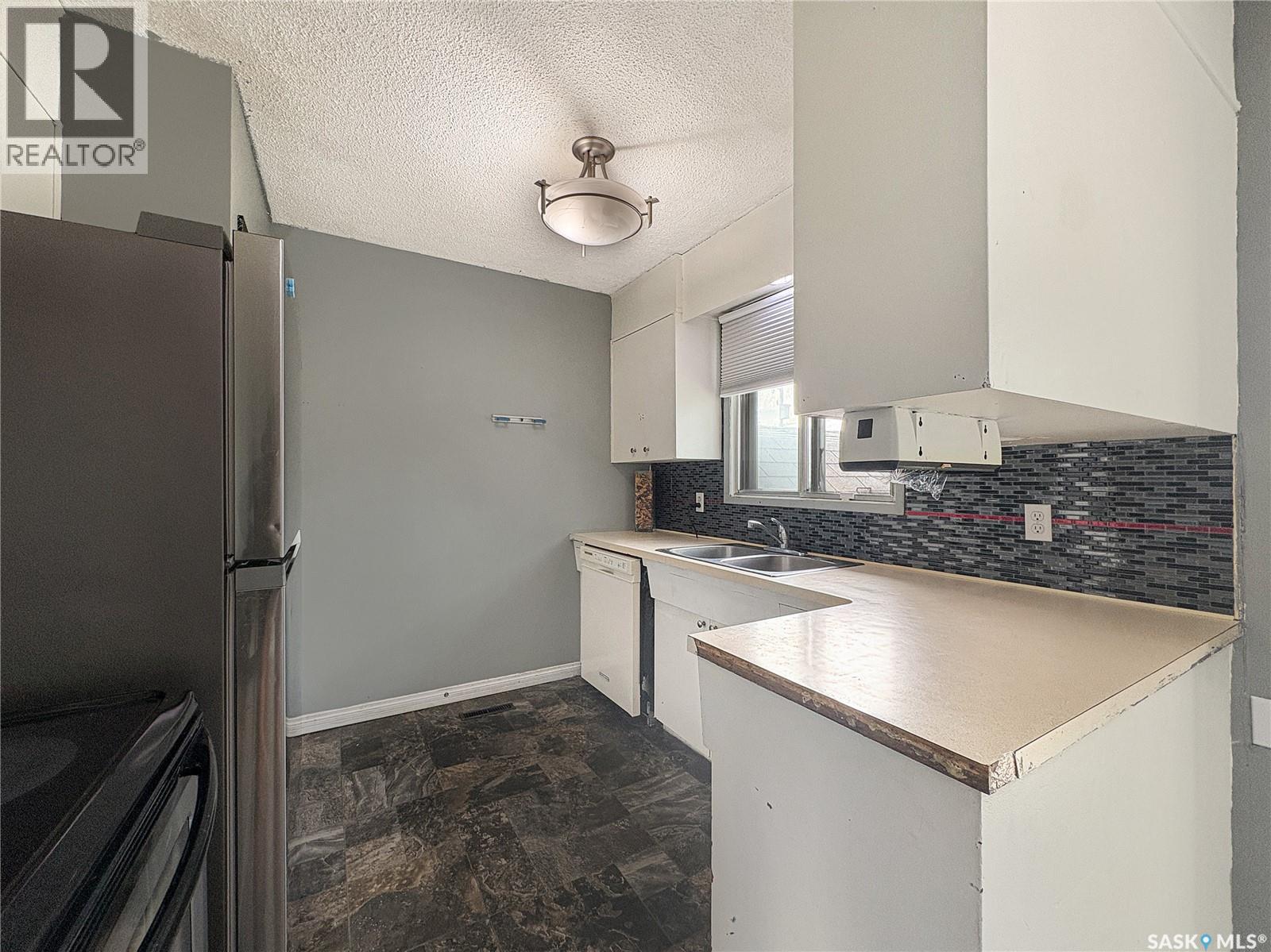 571 101st Street, North Battleford, Saskatchewan S9A 0Y5 - Photo 6 - SK038506