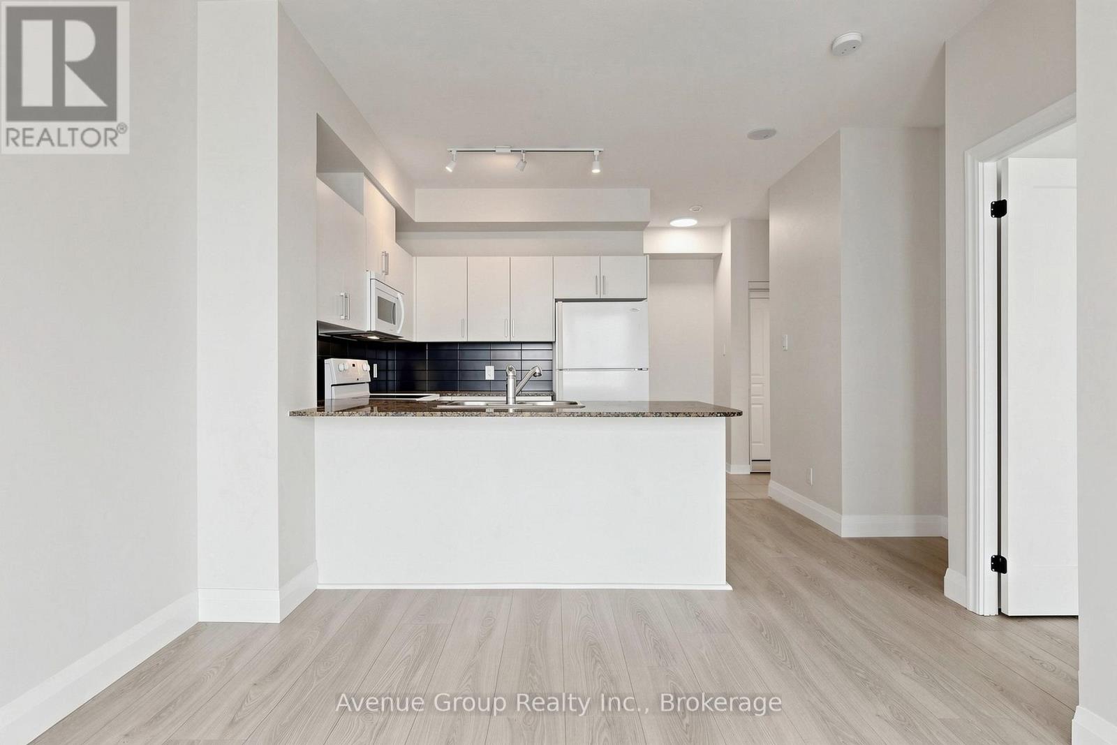 2801 - 3515 Kariya Drive, Mississauga, Ontario  L5B 0C1 - Photo 3 - W13411090