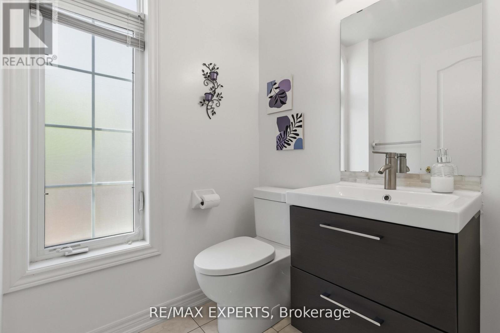 245 Isaac Devins Boulevard, Toronto, Ontario  M9M 0B6 - Photo 9 - W13411124