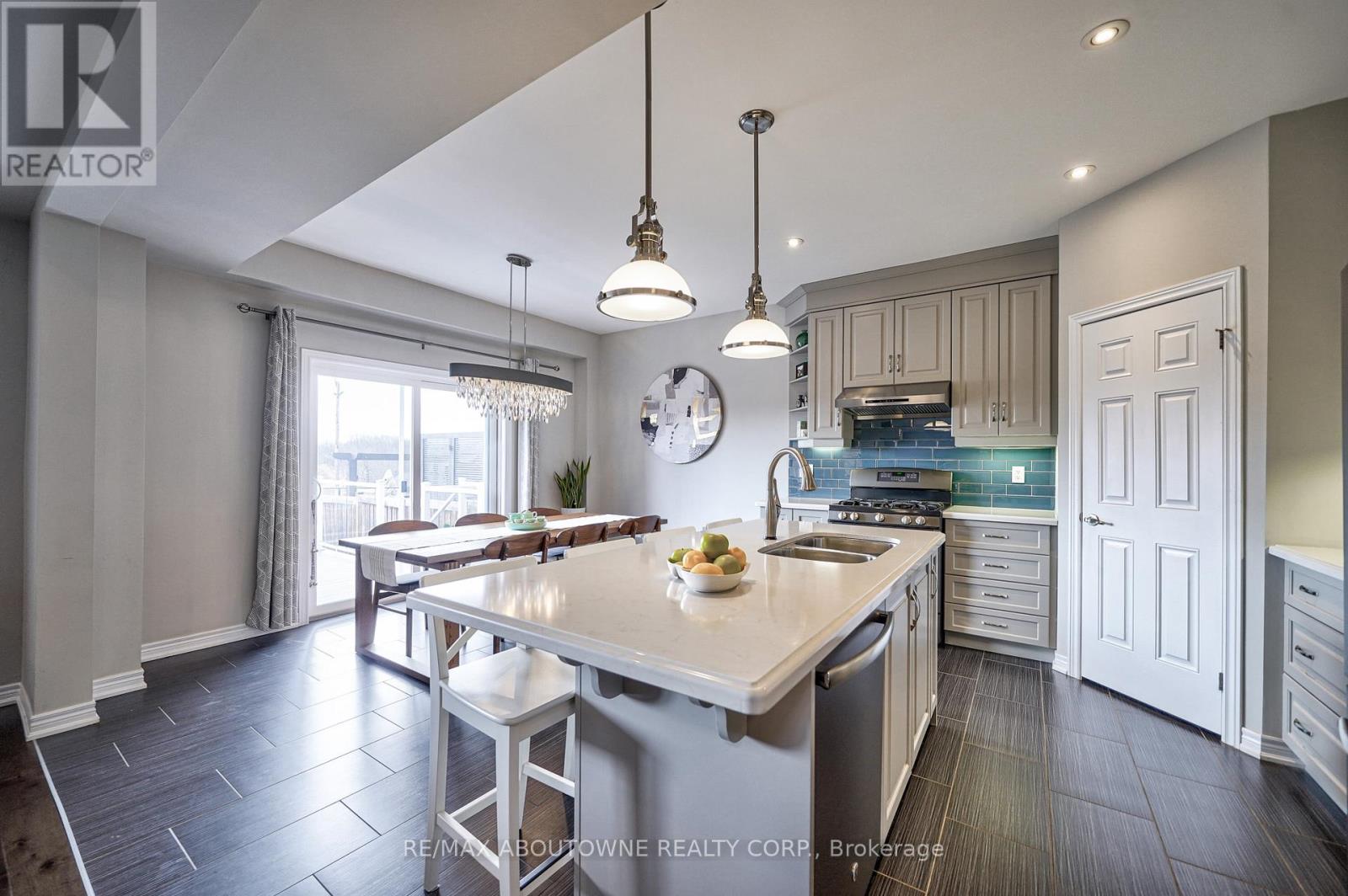 Upper - 195 Greti Drive, Hamilton, Ontario  L9B 1P9 - Photo 12 - X13411092