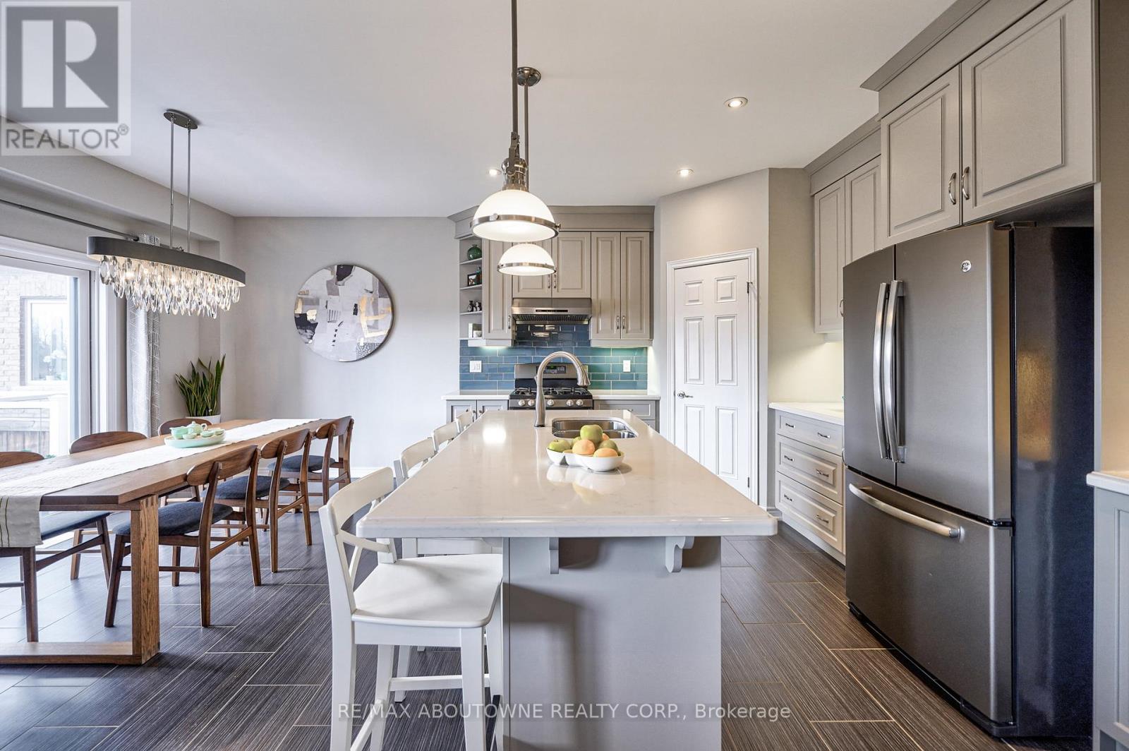 Upper - 195 Greti Drive, Hamilton, Ontario  L9B 1P9 - Photo 13 - X13411092