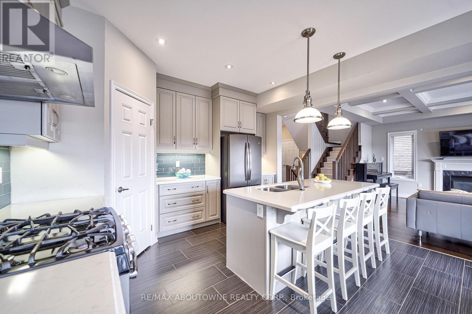 Upper - 195 Greti Drive, Hamilton, Ontario  L9B 1P9 - Photo 16 - X13411092