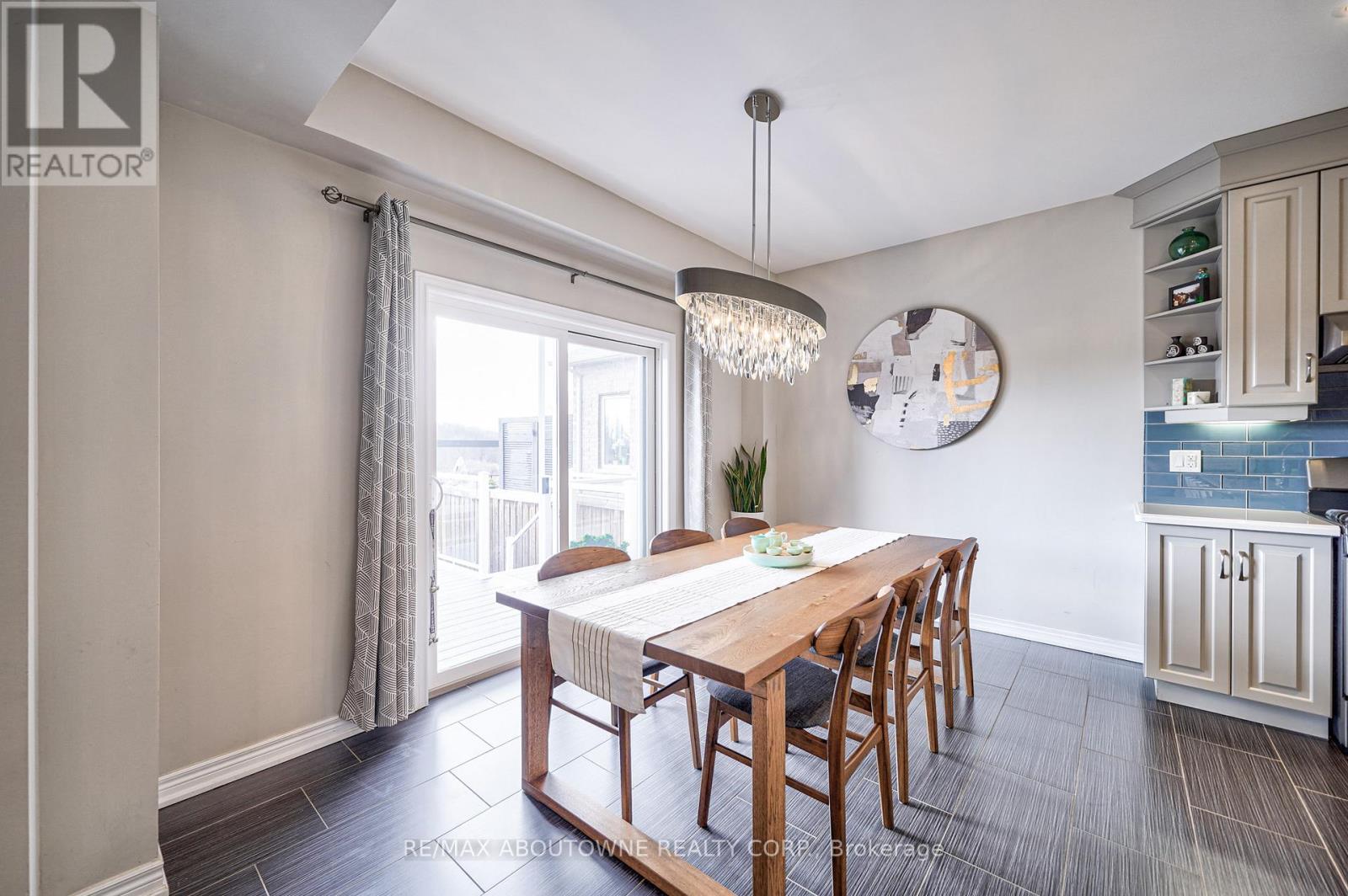Upper - 195 Greti Drive, Hamilton, Ontario  L9B 1P9 - Photo 17 - X13411092