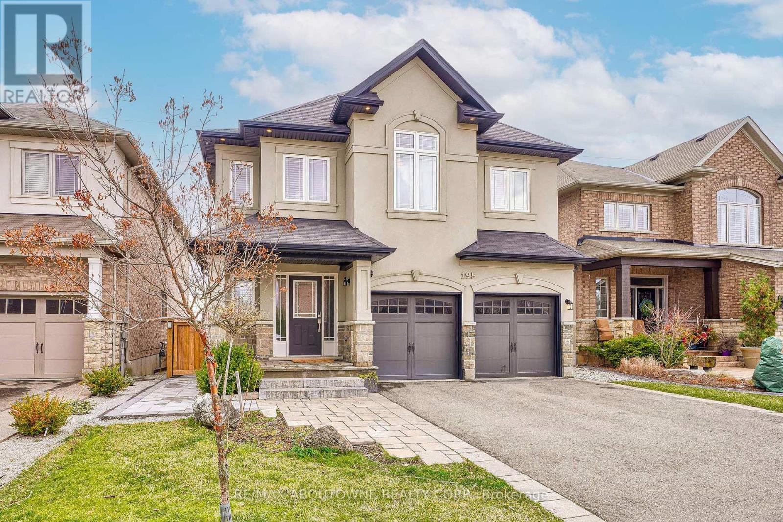 Upper - 195 Greti Drive, Hamilton, Ontario  L9B 1P9 - Photo 2 - X13411092
