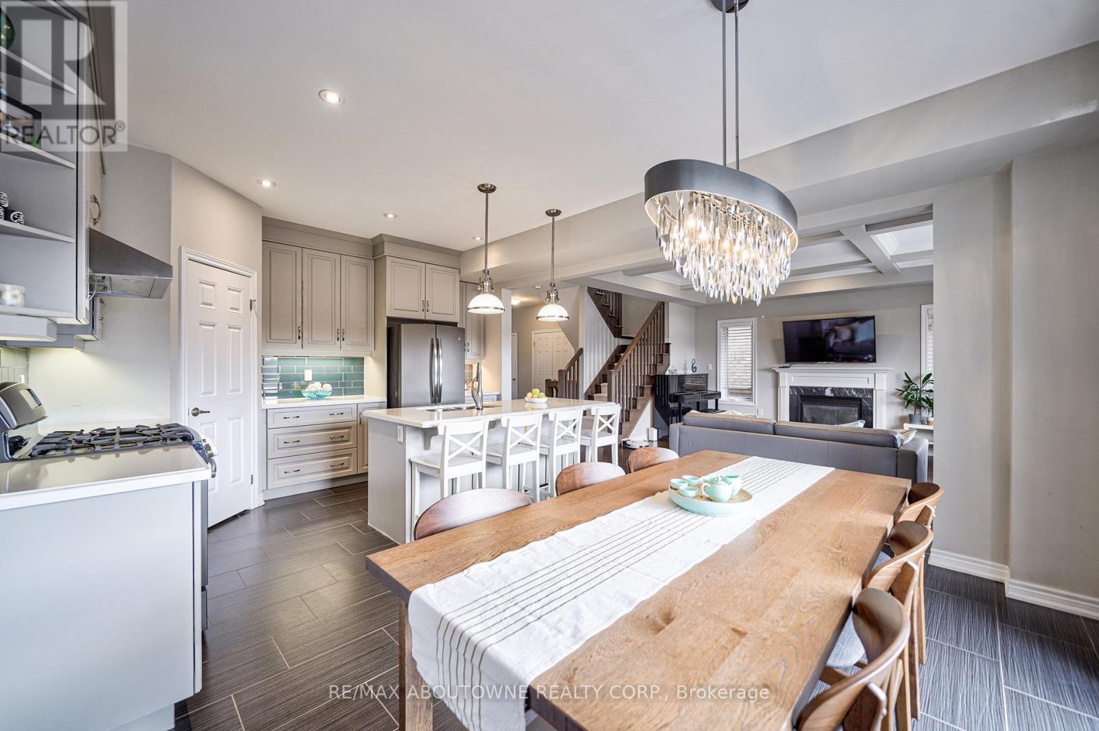 Upper - 195 Greti Drive, Hamilton, Ontario  L9B 1P9 - Photo 20 - X13411092