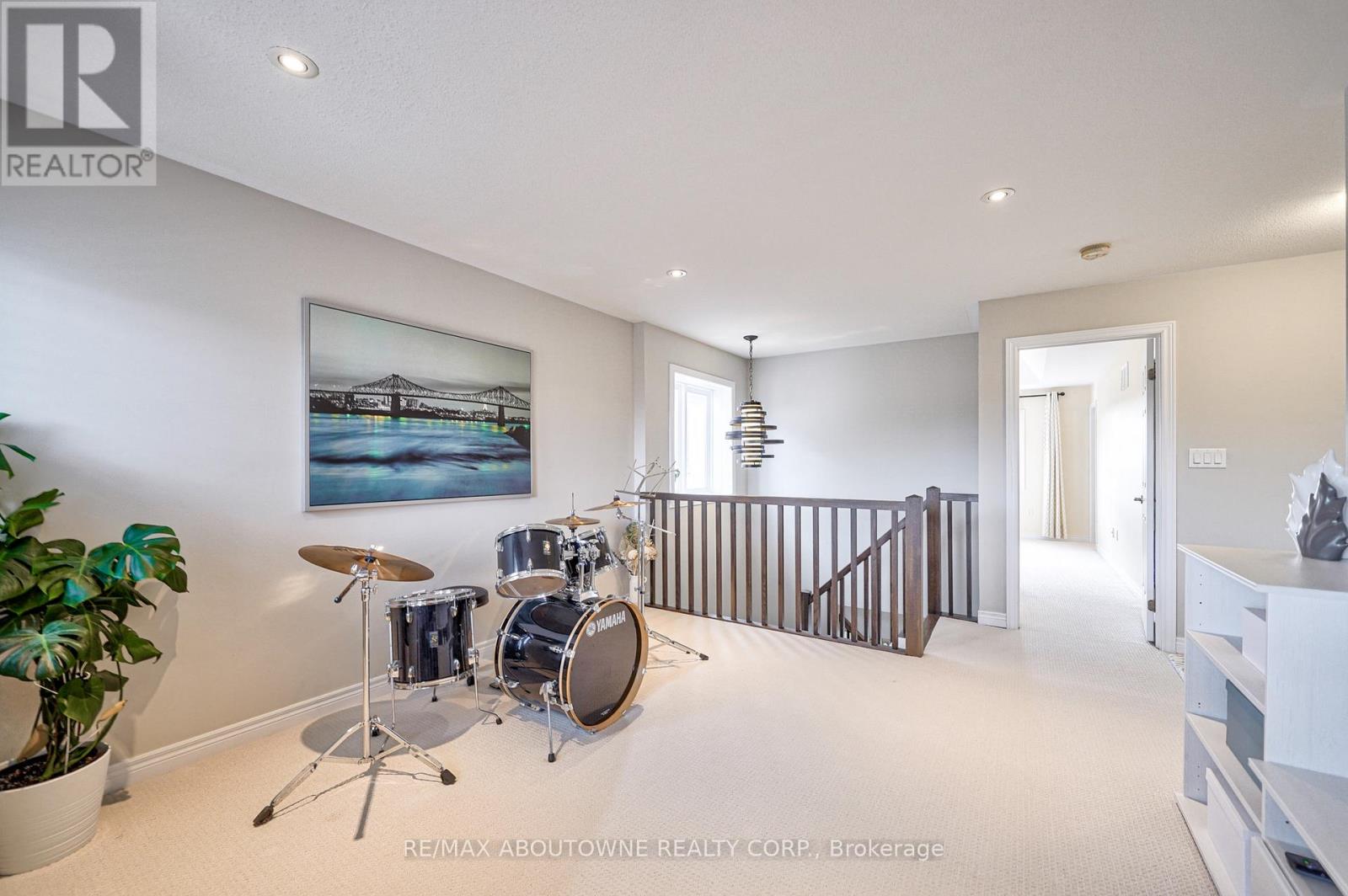 Upper - 195 Greti Drive, Hamilton, Ontario  L9B 1P9 - Photo 25 - X13411092