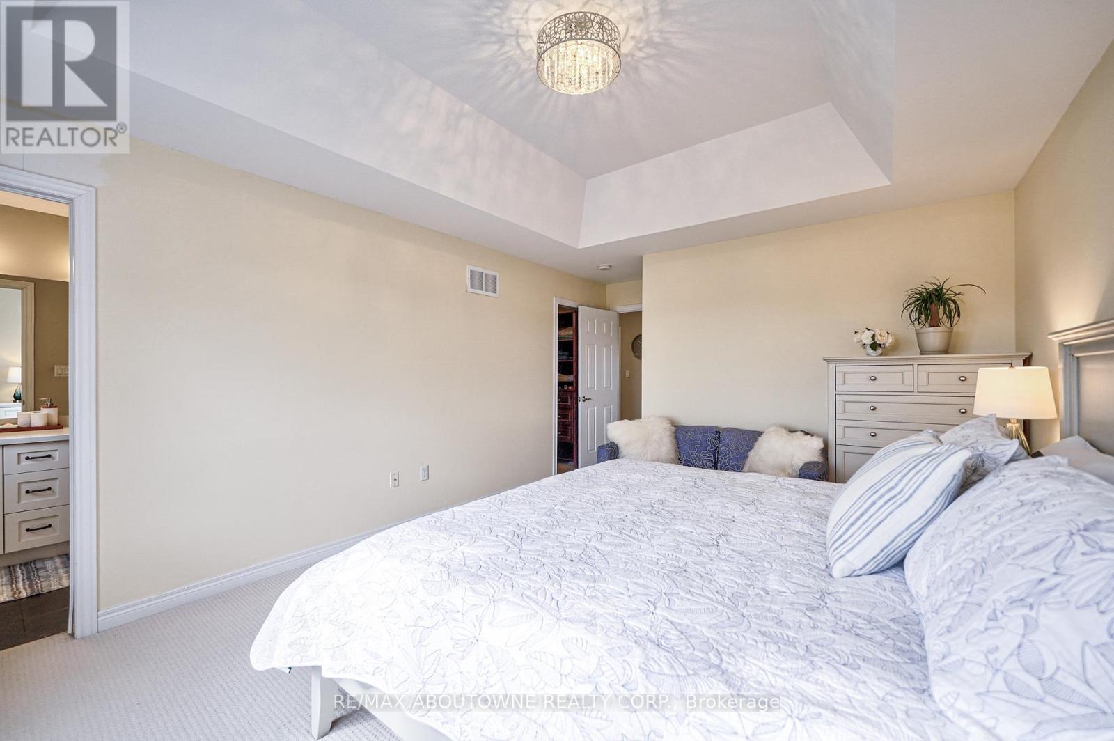Upper - 195 Greti Drive, Hamilton, Ontario  L9B 1P9 - Photo 31 - X13411092