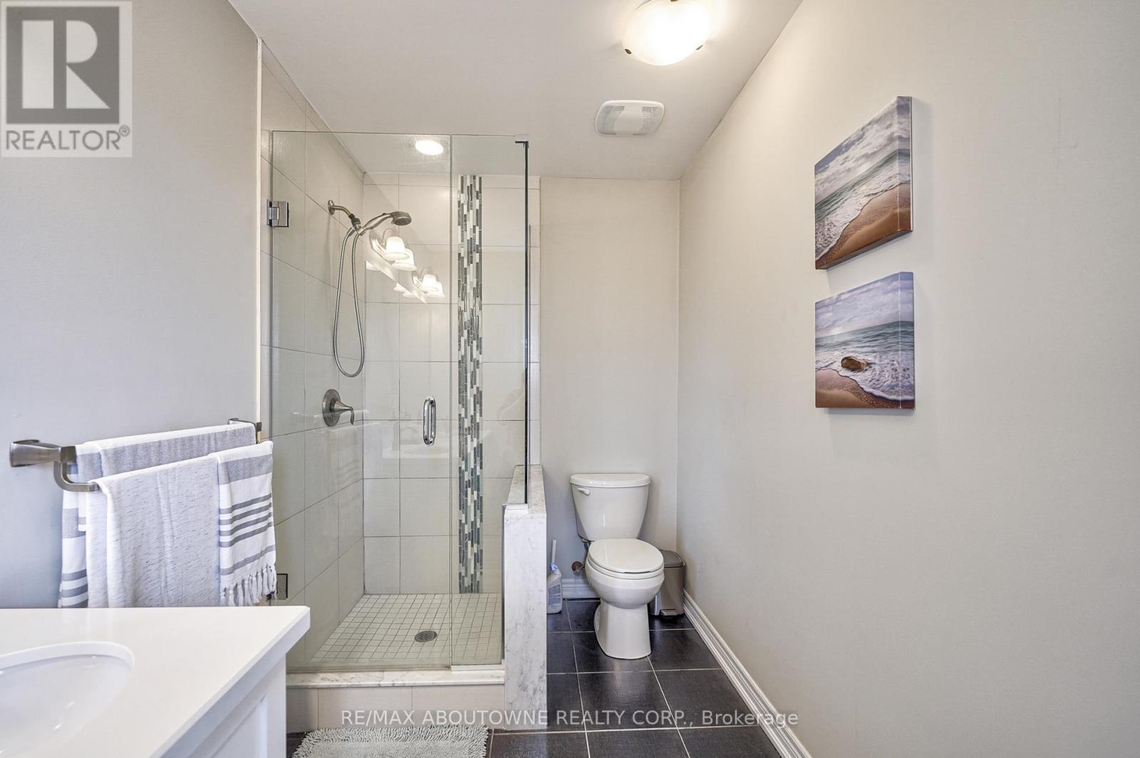Upper - 195 Greti Drive, Hamilton, Ontario  L9B 1P9 - Photo 33 - X13411092