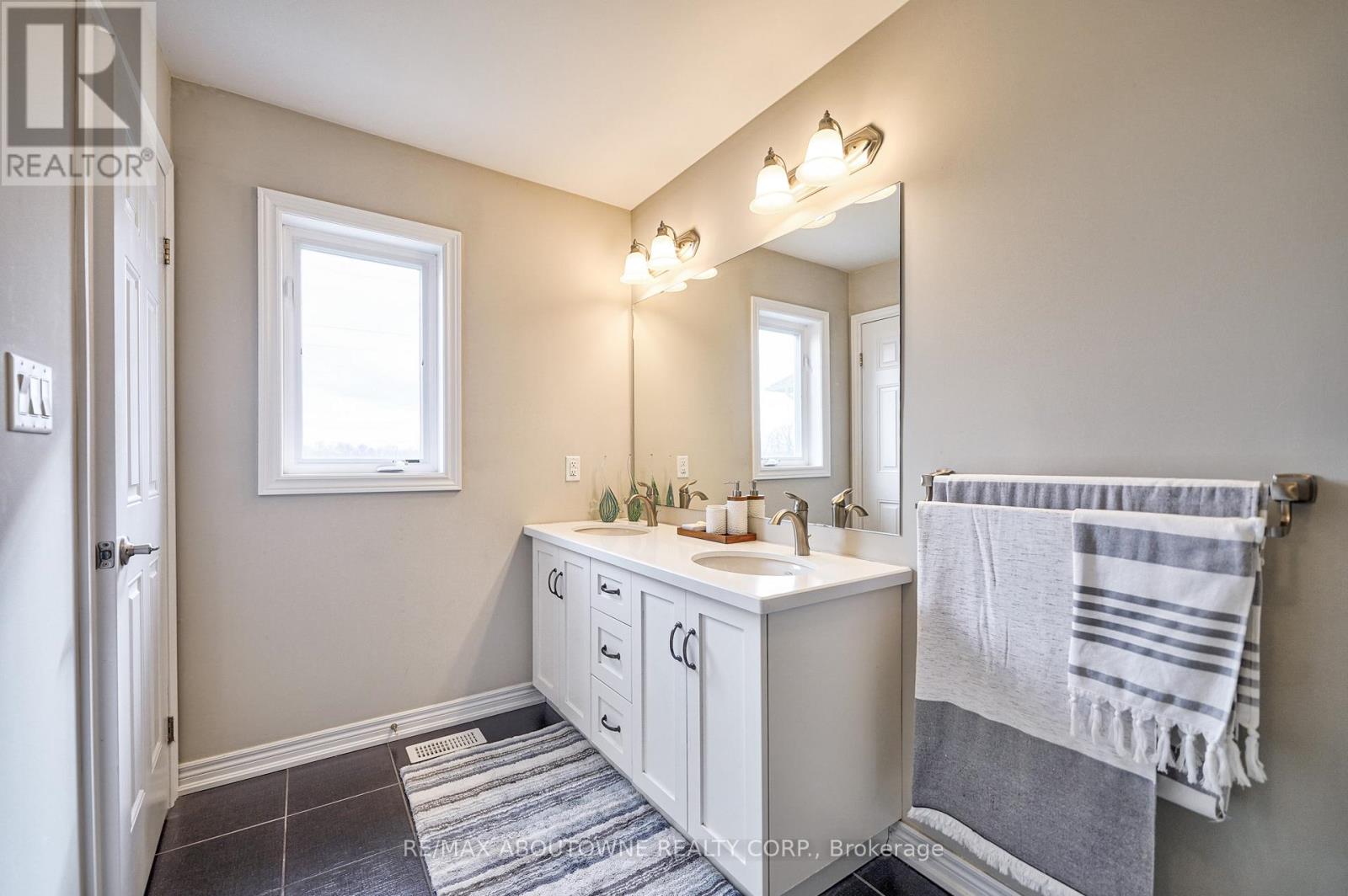 Upper - 195 Greti Drive, Hamilton, Ontario  L9B 1P9 - Photo 34 - X13411092
