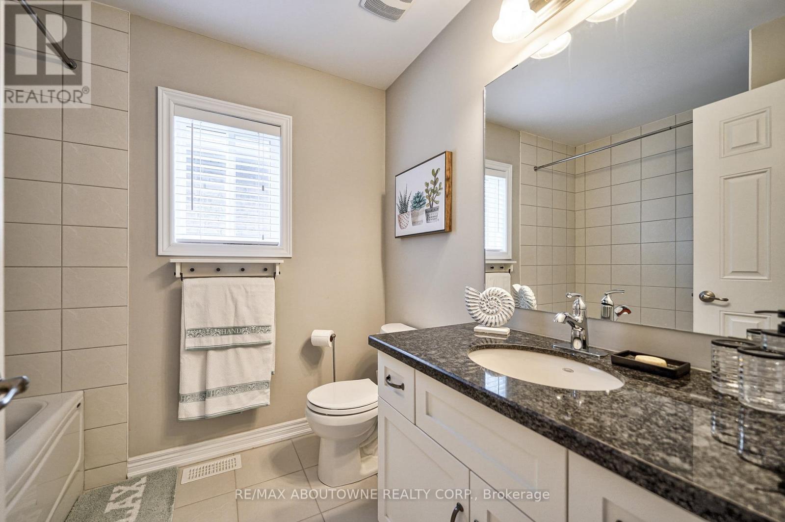 Upper - 195 Greti Drive, Hamilton, Ontario  L9B 1P9 - Photo 40 - X13411092