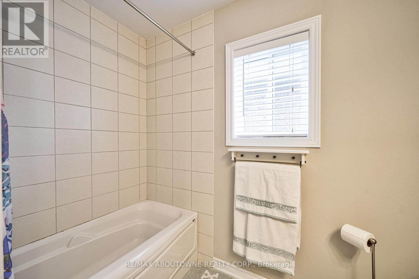 Upper - 195 Greti Drive, Hamilton, Ontario  L9B 1P9 - Photo 41 - X13411092
