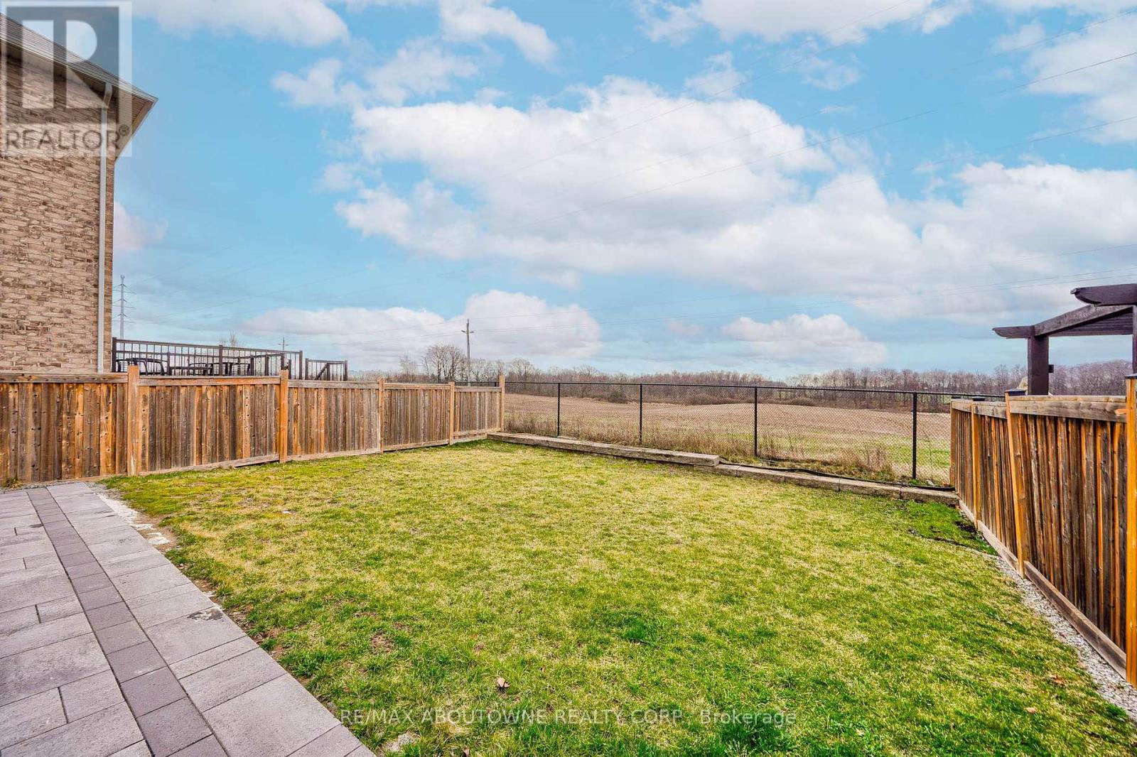 Upper - 195 Greti Drive, Hamilton, Ontario  L9B 1P9 - Photo 46 - X13411092