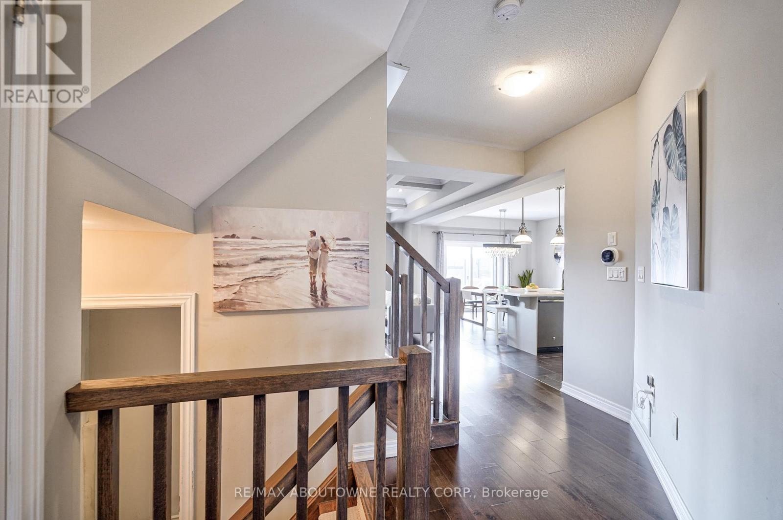 Upper - 195 Greti Drive, Hamilton, Ontario  L9B 1P9 - Photo 5 - X13411092